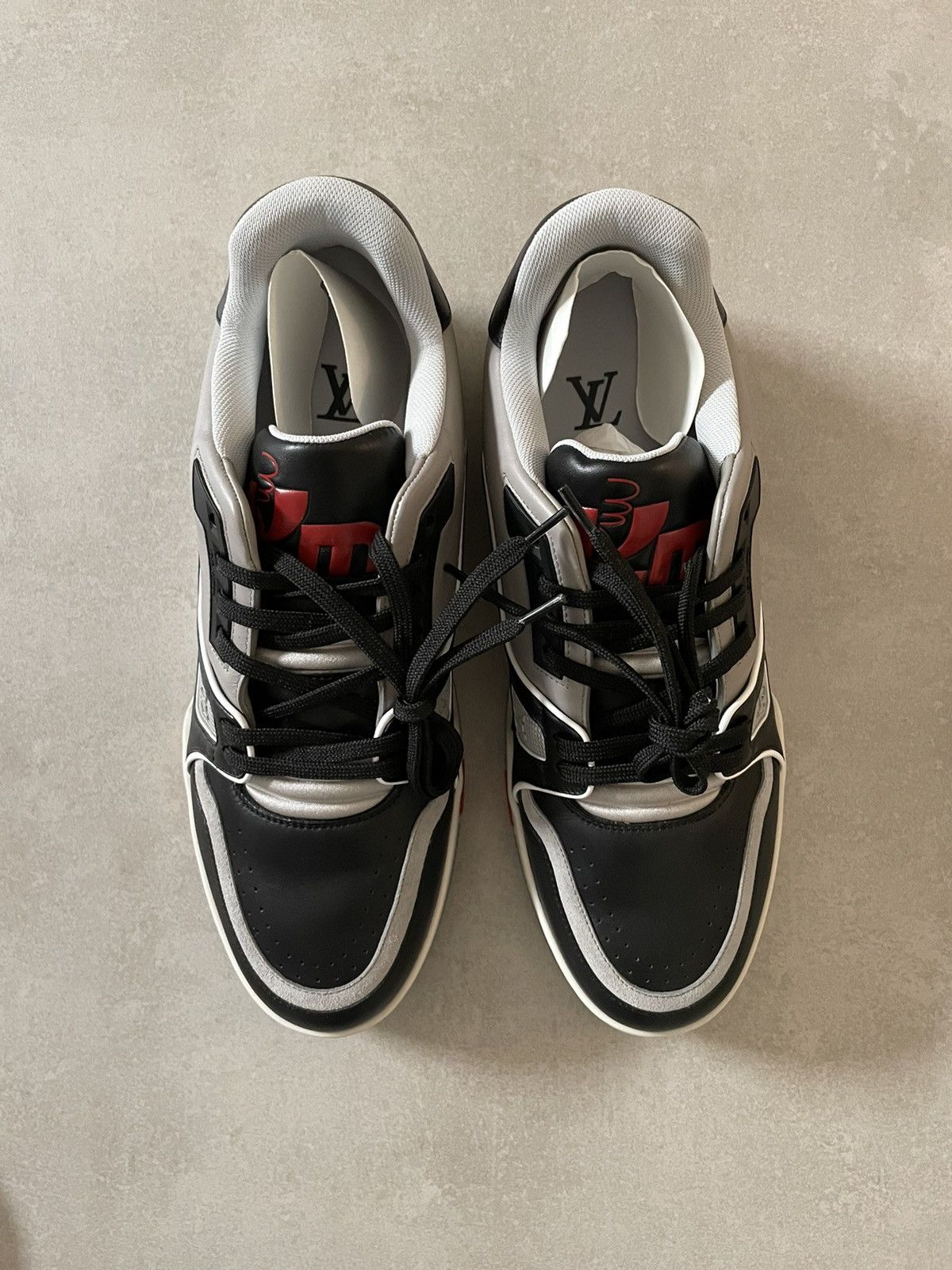 Louis Vuitton Louis Vuitton x Virgil Abloh LV7 Sneaker OG black cement Size US 9.5 / EU 42-43 - 13 Thumbnail