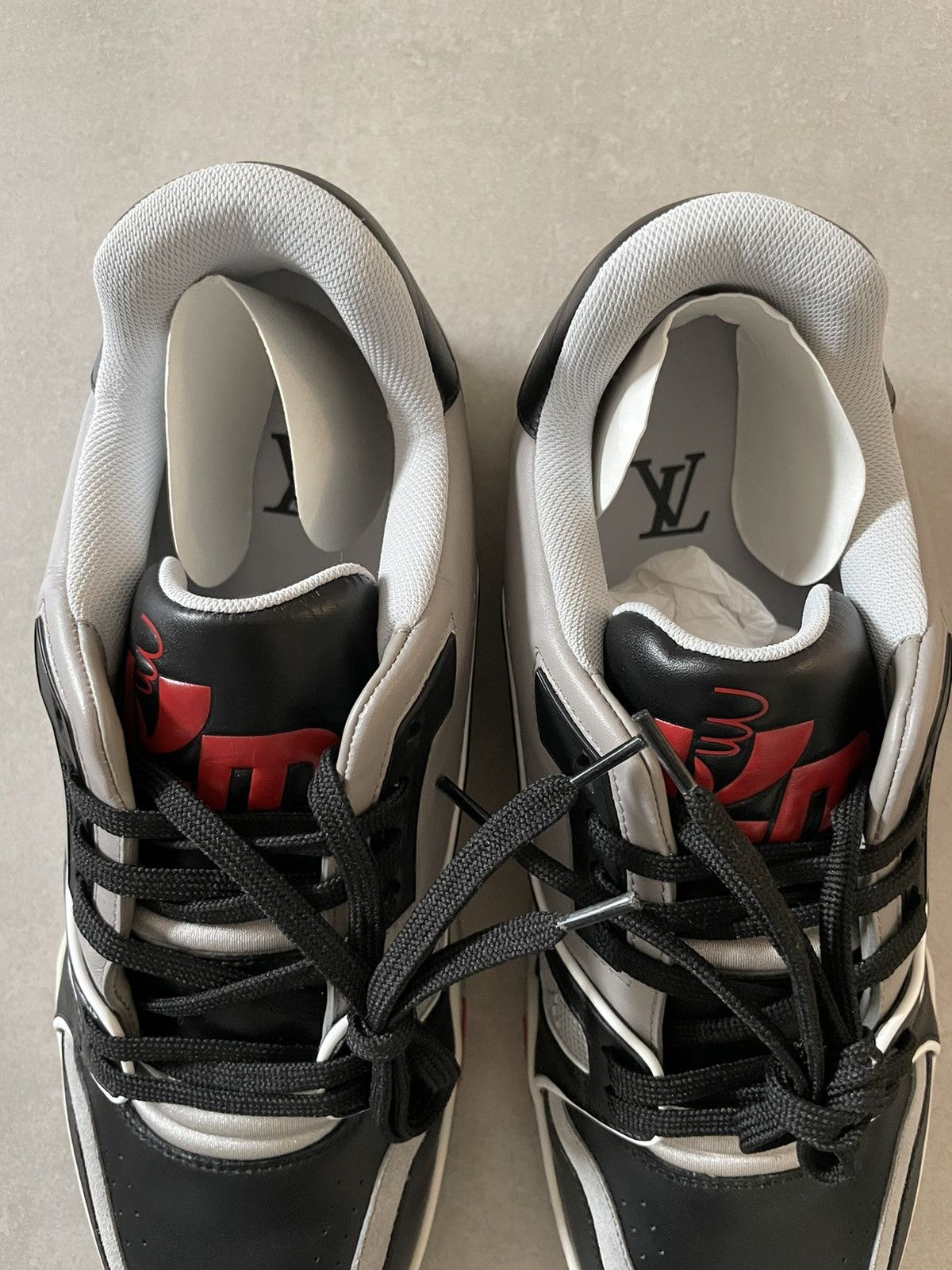 Louis Vuitton Louis Vuitton x Virgil Abloh LV7 Sneaker OG black cement Size US 9.5 / EU 42-43 - 12 Thumbnail