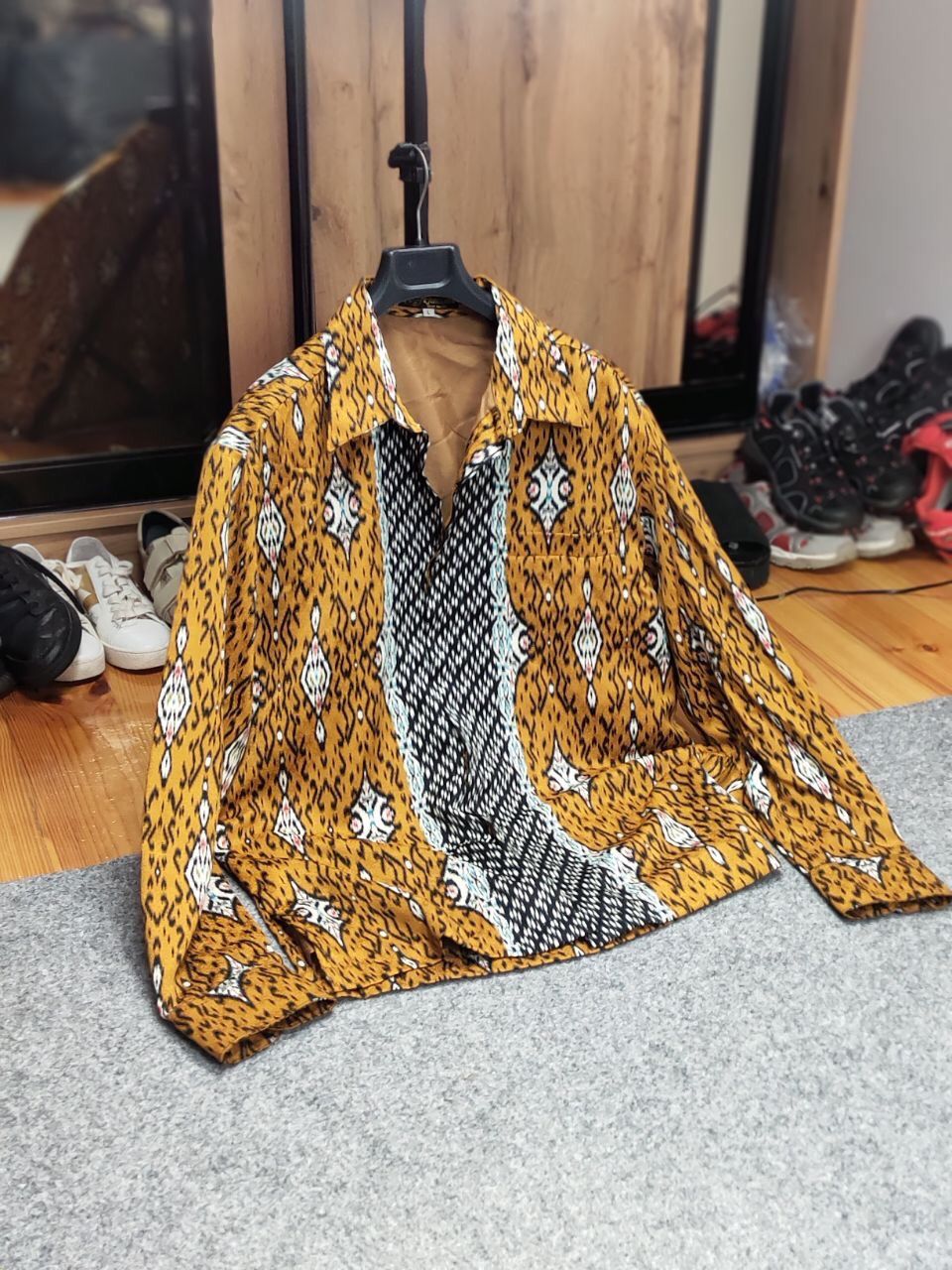 Other Vintage 90's Batik Arjuna Weda Japan Bright gold men's Shirt Size US L / EU 52-54 / 3 - 21 Thumbnail