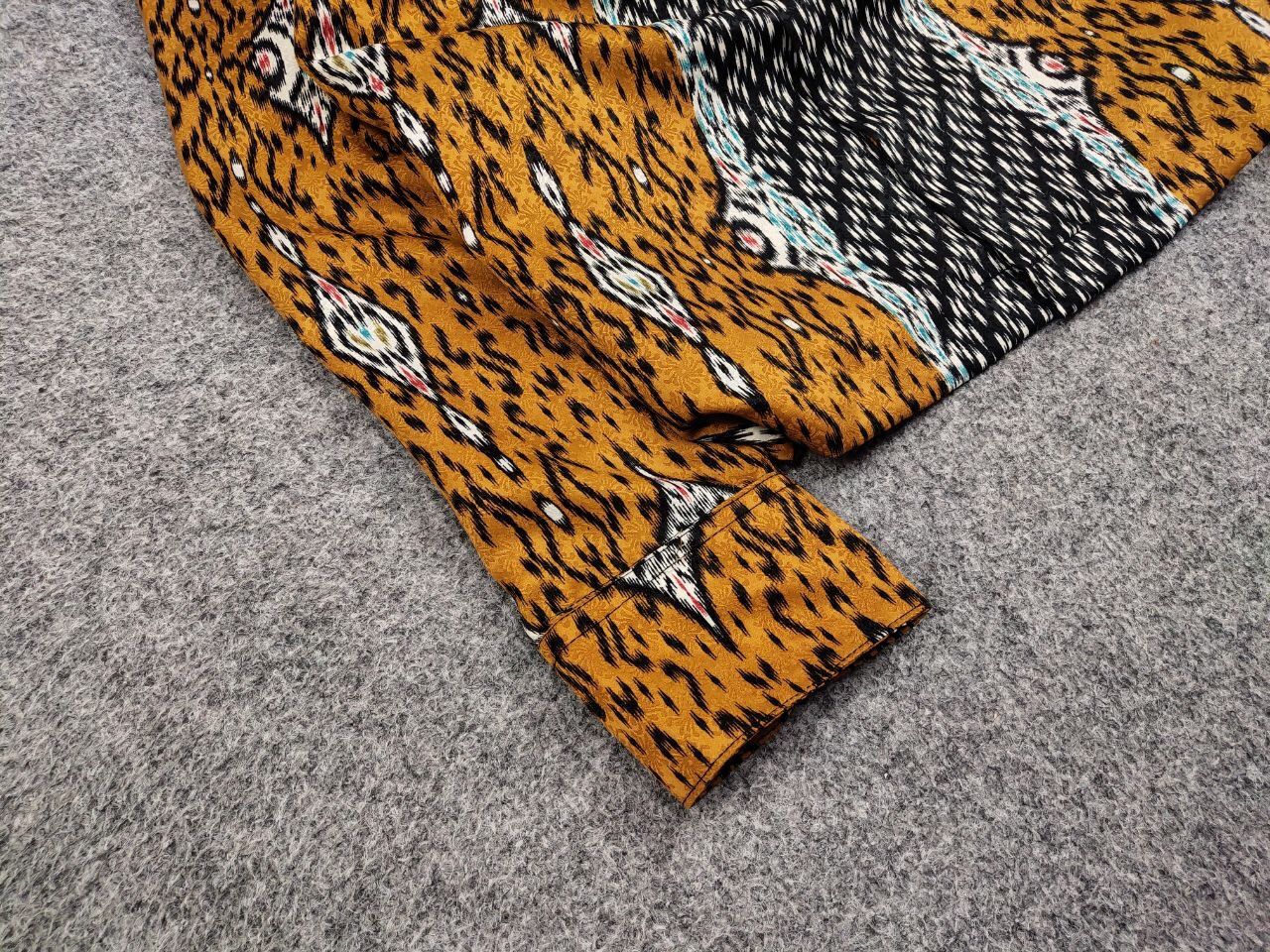 Other Vintage 90's Batik Arjuna Weda Japan Bright gold men's Shirt Size US L / EU 52-54 / 3 - 6 Thumbnail