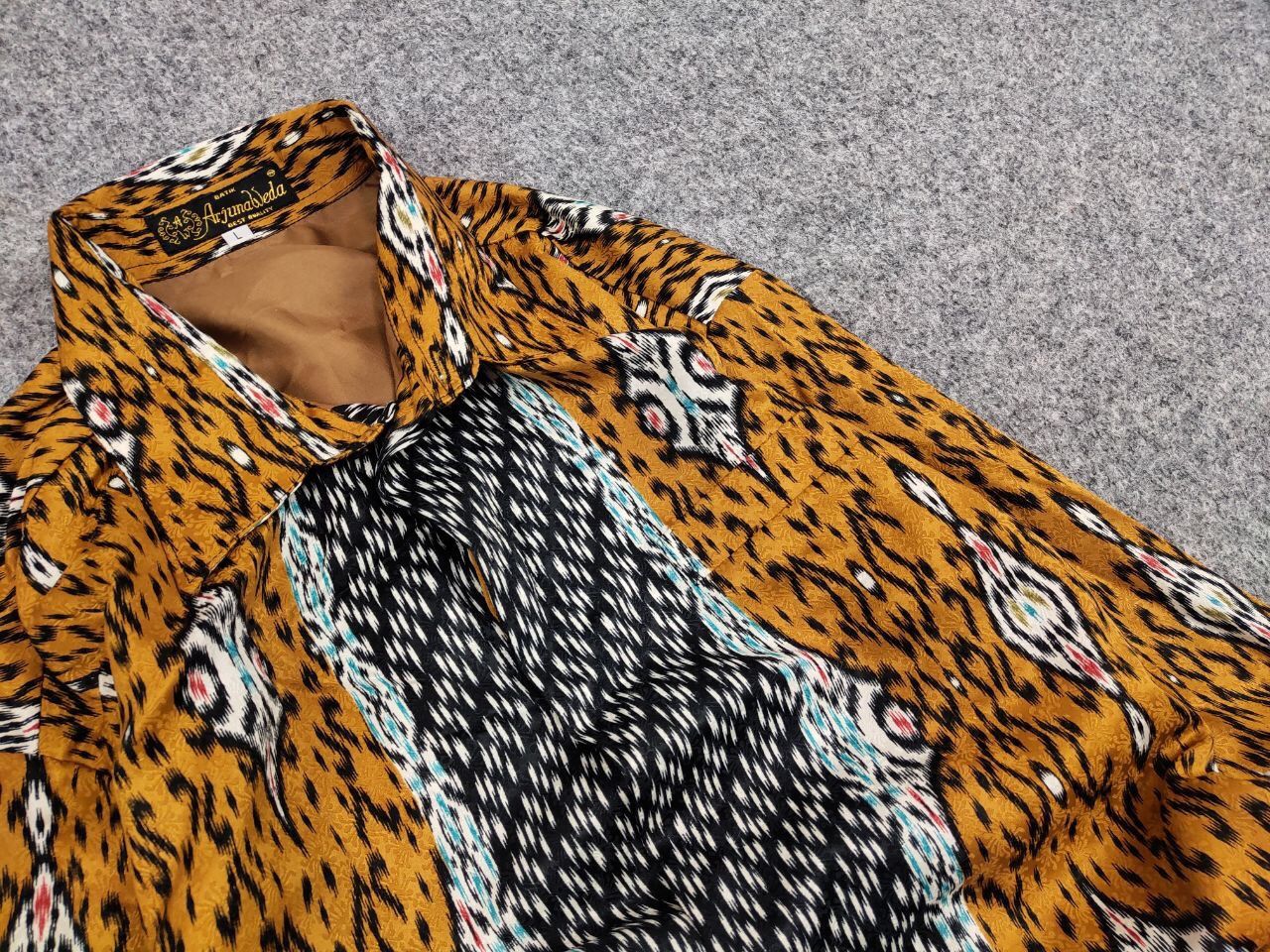 Other Vintage 90's Batik Arjuna Weda Japan Bright gold men's Shirt Size US L / EU 52-54 / 3 - 12 Thumbnail