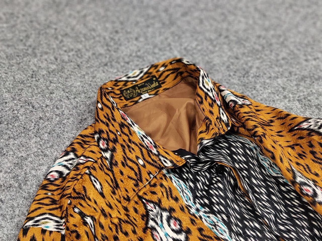 Other Vintage 90's Batik Arjuna Weda Japan Bright gold men's Shirt Size US L / EU 52-54 / 3 - 16 Thumbnail