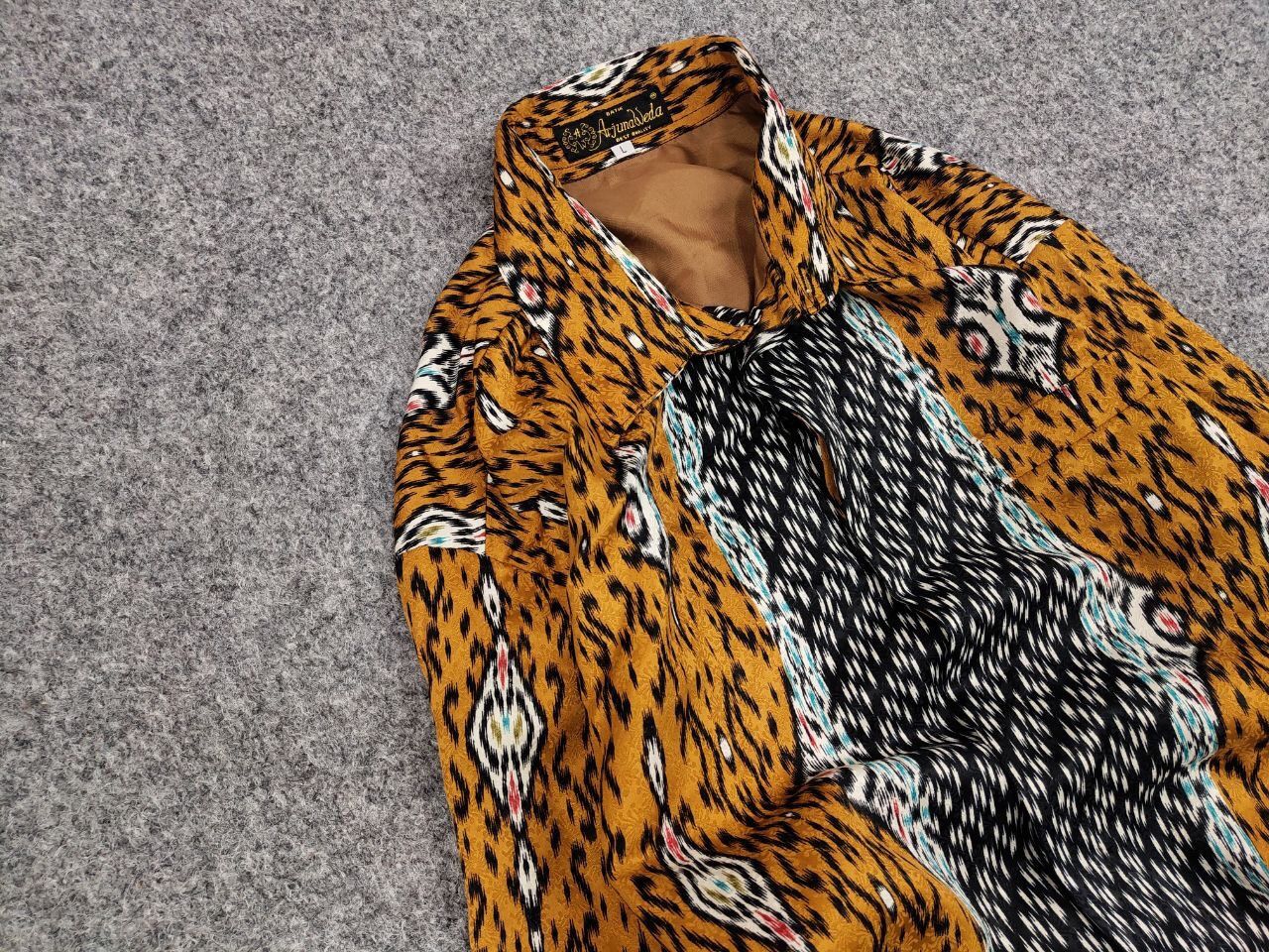 Other Vintage 90's Batik Arjuna Weda Japan Bright gold men's Shirt Size US L / EU 52-54 / 3 - 7 Thumbnail