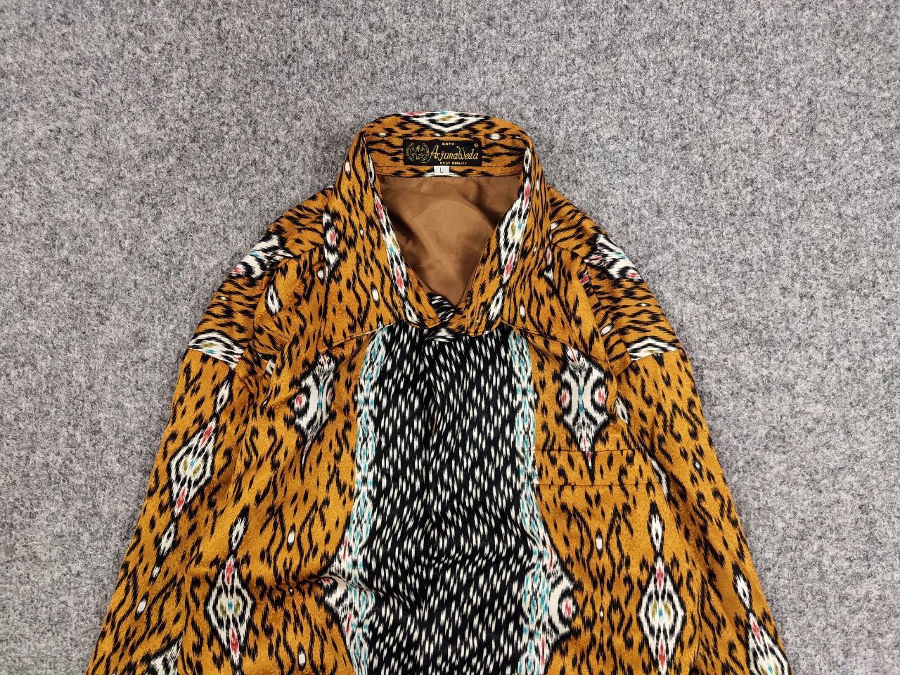 Other Vintage 90's Batik Arjuna Weda Japan Bright gold men's Shirt Size US L / EU 52-54 / 3 - 8 Thumbnail