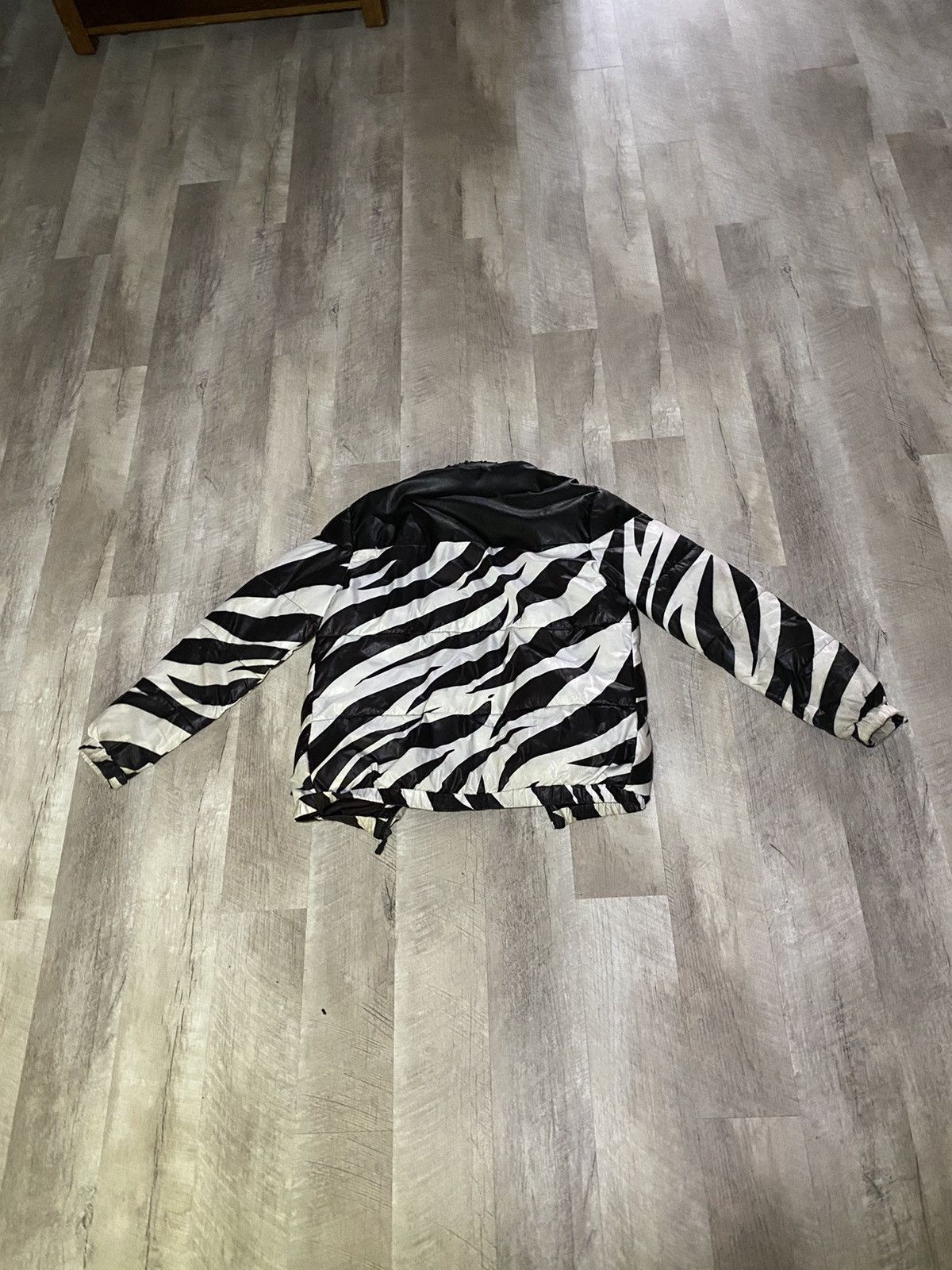 Versace Versace Puffer Jacket Zebra Print - M Size US M / EU 48-50 / 2 - 3 Thumbnail