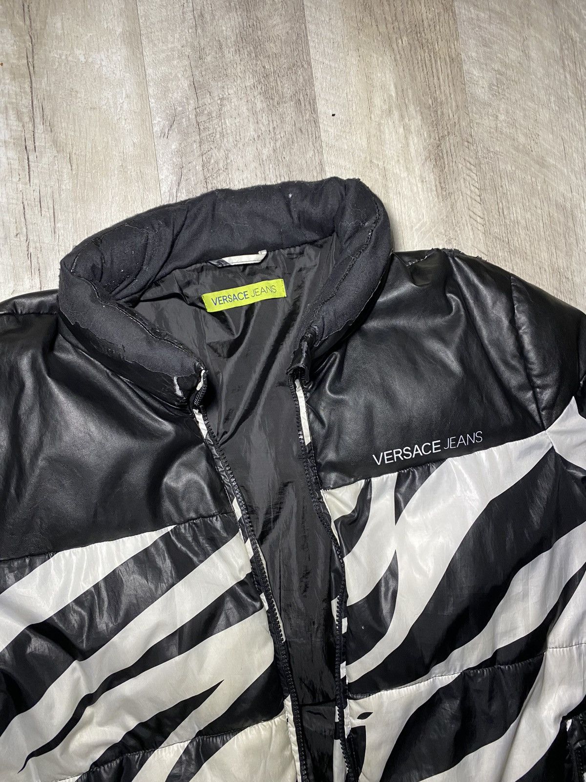 Versace Versace Puffer Jacket Zebra Print - M Size US M / EU 48-50 / 2 - 2 Thumbnail