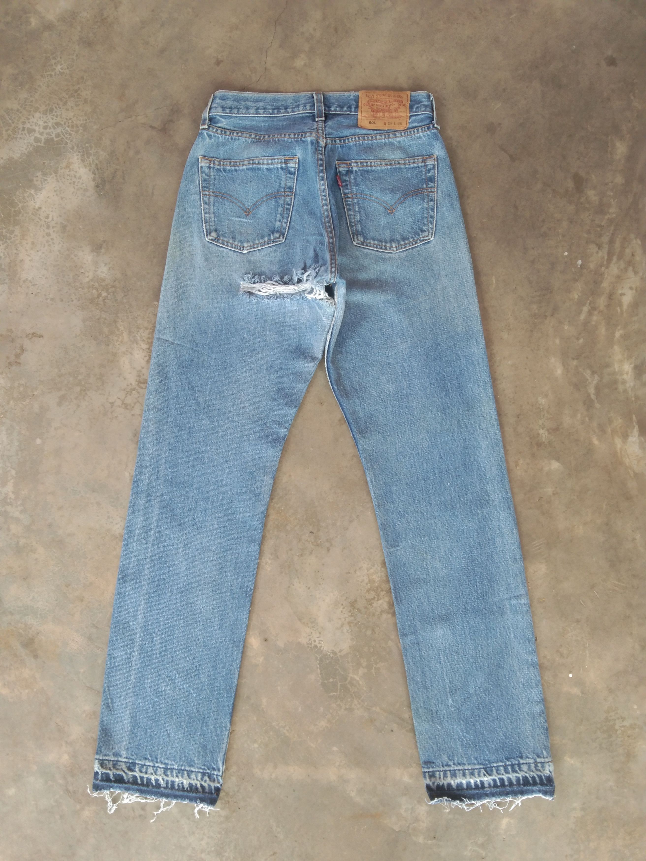 Levi's Vintage Levi's 501 Light Wash Distressed Jeans 28x31 Size US 28 / EU 44 - 2 Thumbnail