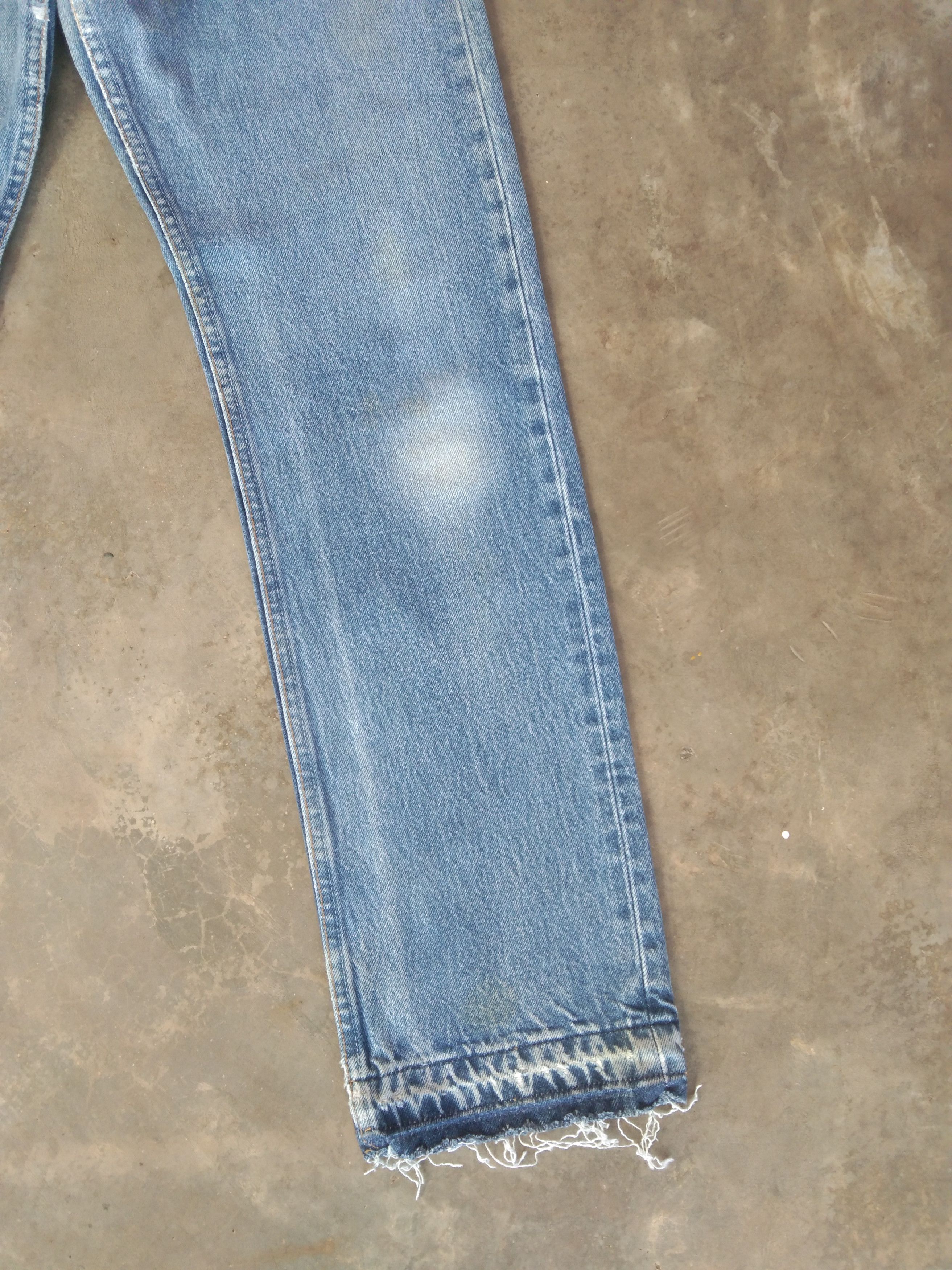 Levi's Vintage Levi's 501 Light Wash Distressed Jeans 28x31 Size US 28 / EU 44 - 6 Thumbnail