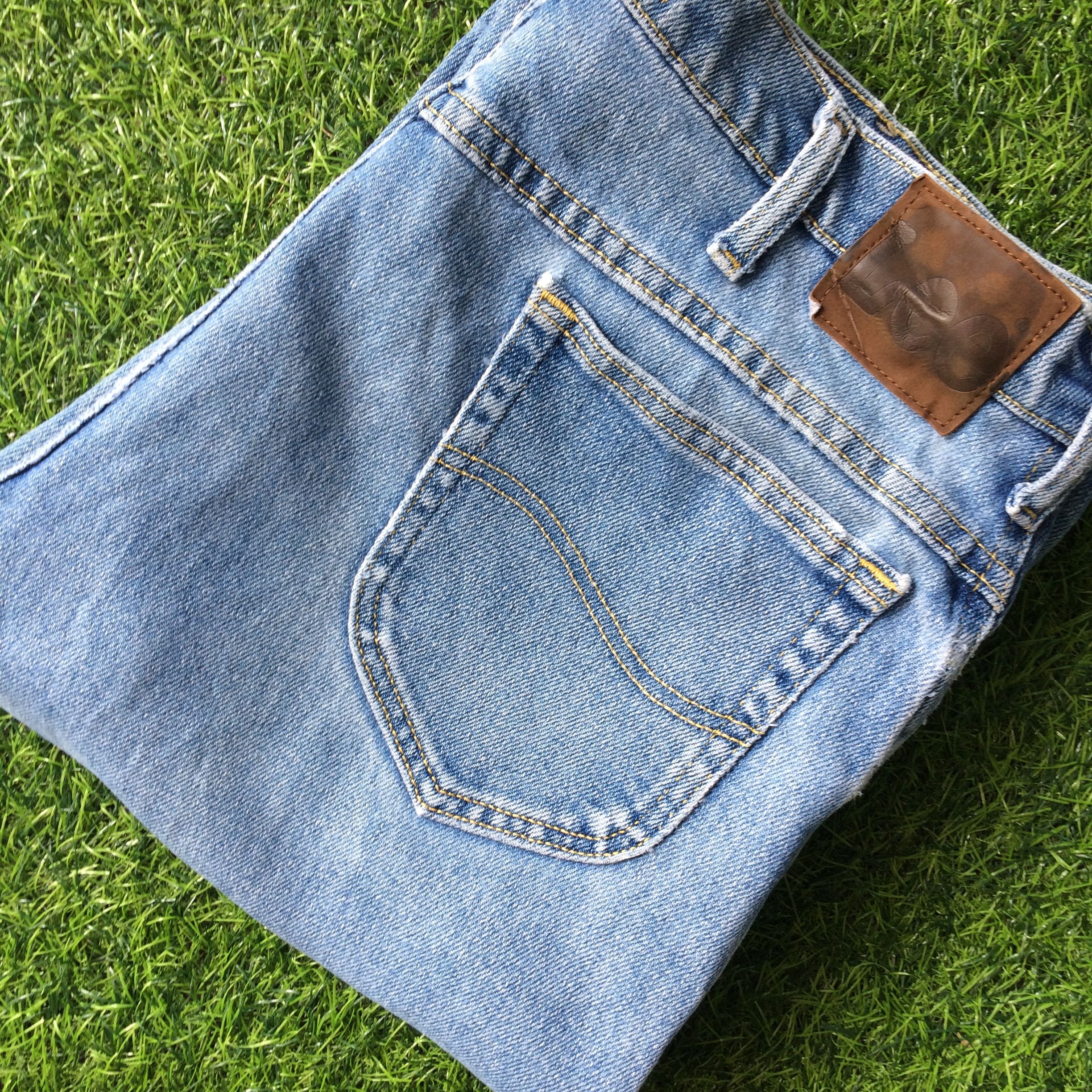 Lee Lee Ripped Jeans #B-921 Size US 35 - 9 Thumbnail