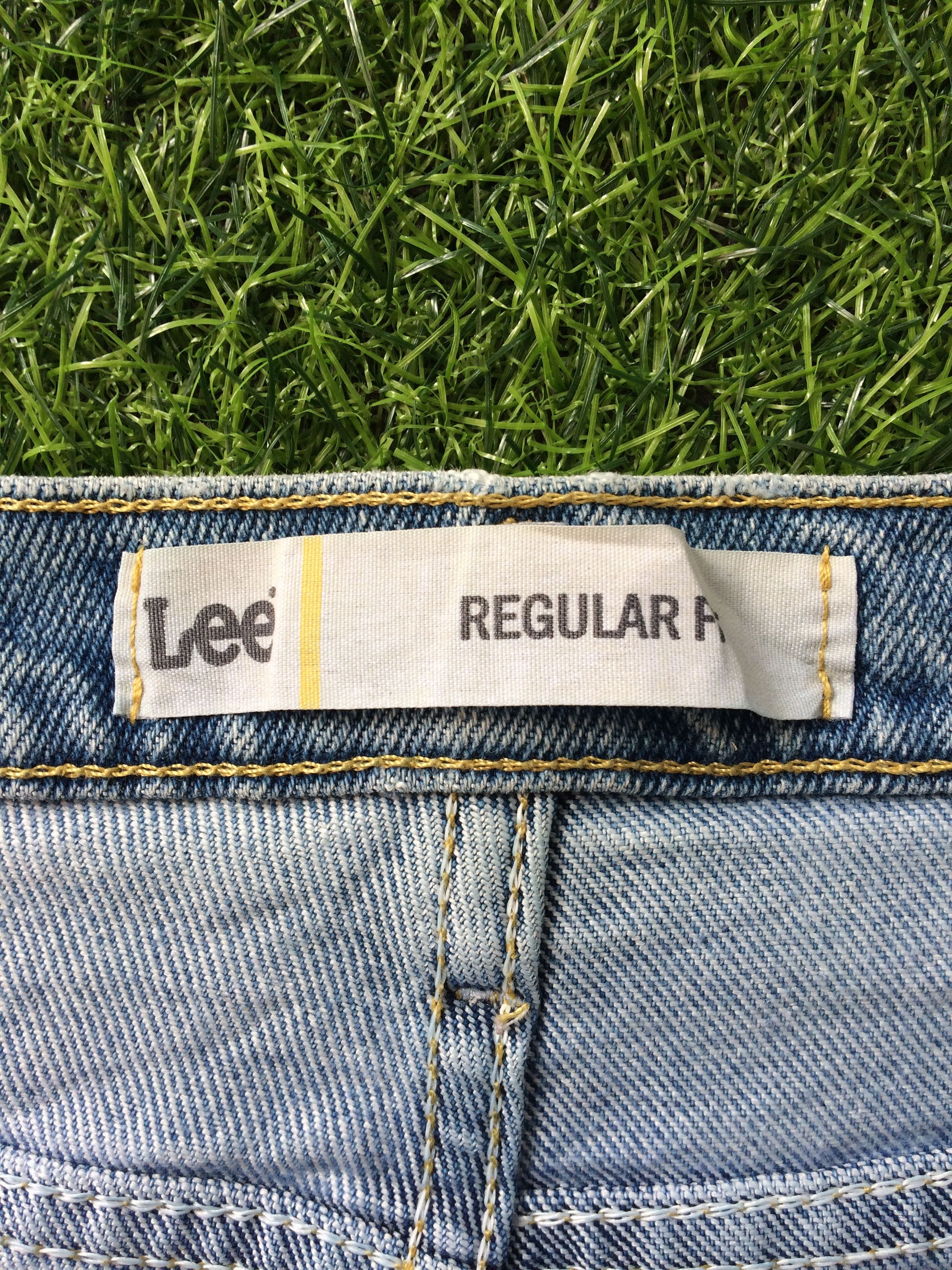 Lee Lee Ripped Jeans #B-921 Size US 35 - 11 Thumbnail