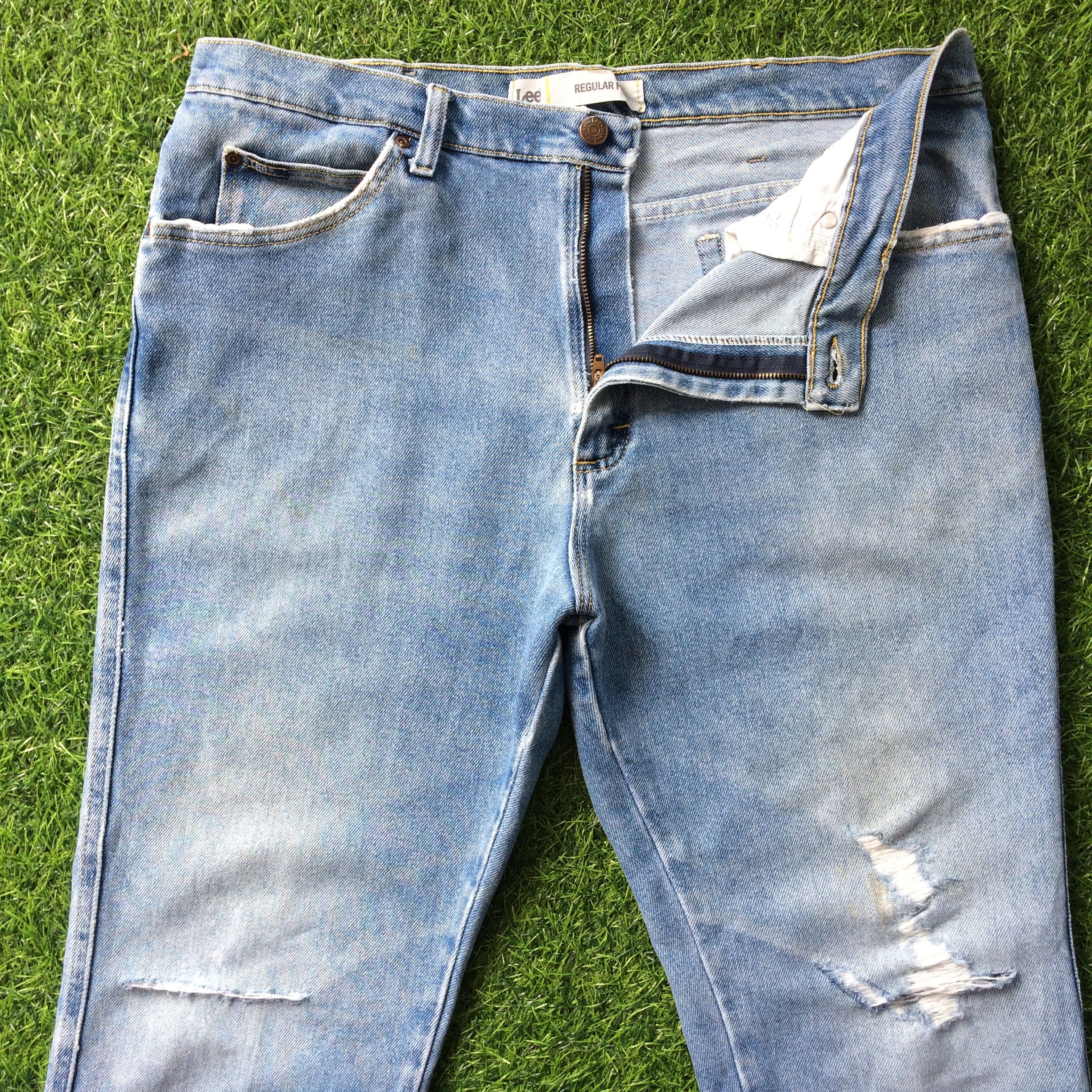 Lee Lee Ripped Jeans #B-921 Size US 35 - 5 Thumbnail