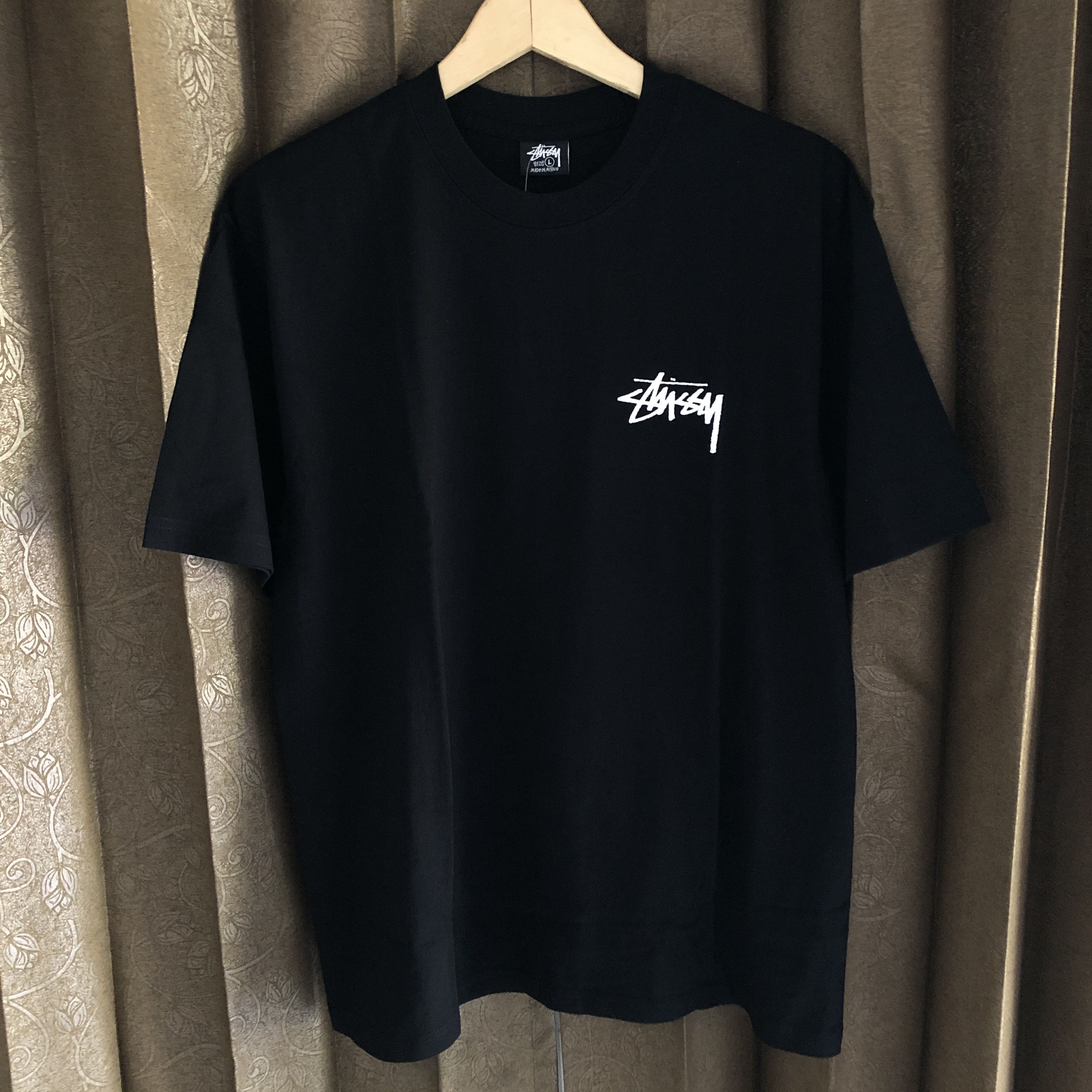 ★送料・関税込★STUSSY★Stussy Livin' Large T-Shirt★ 1186536_01.jpg.jpeg?width=750