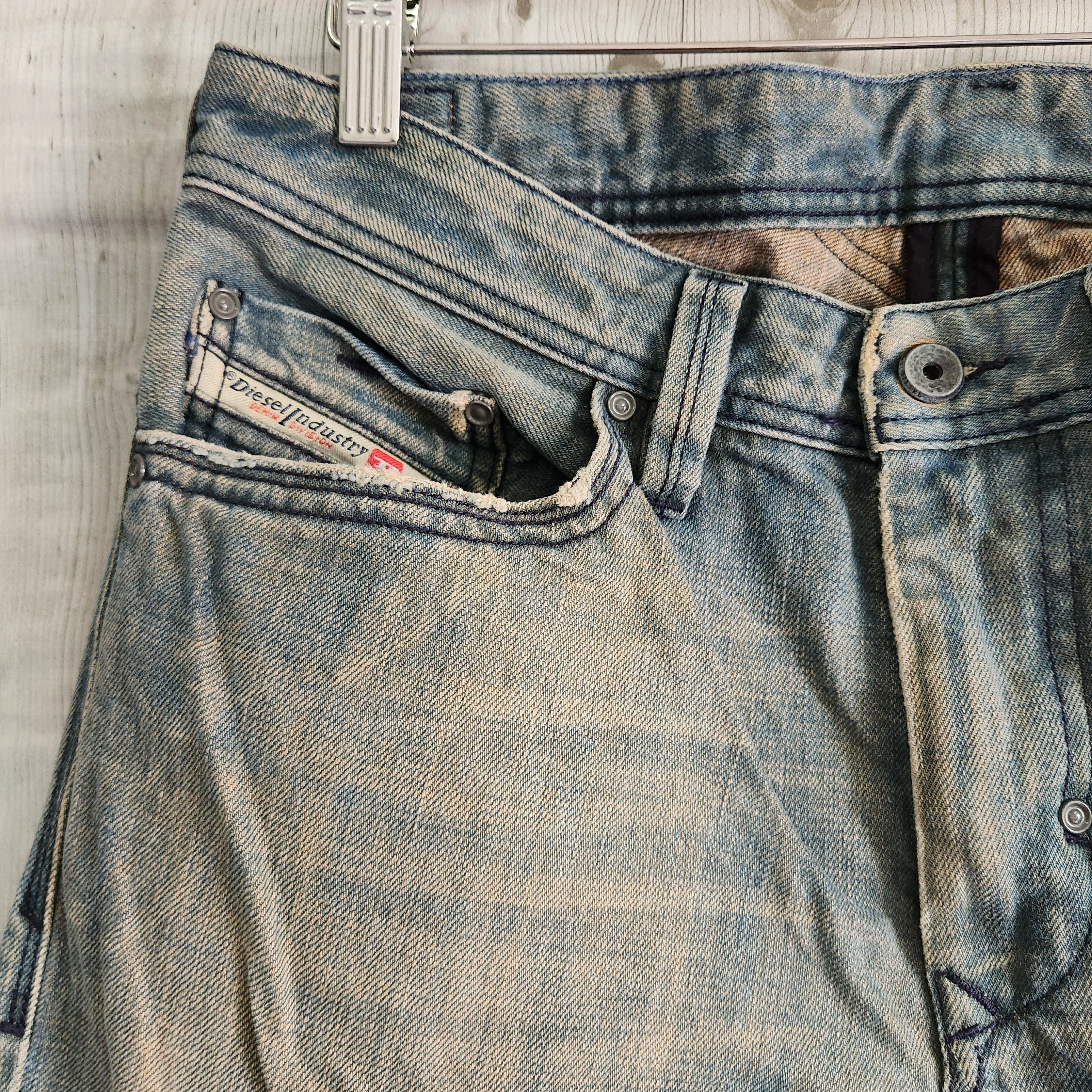 Diesel Vintage Diesel Thanaz Denim Jeans Made In Italy Size US 31 - 21 Thumbnail