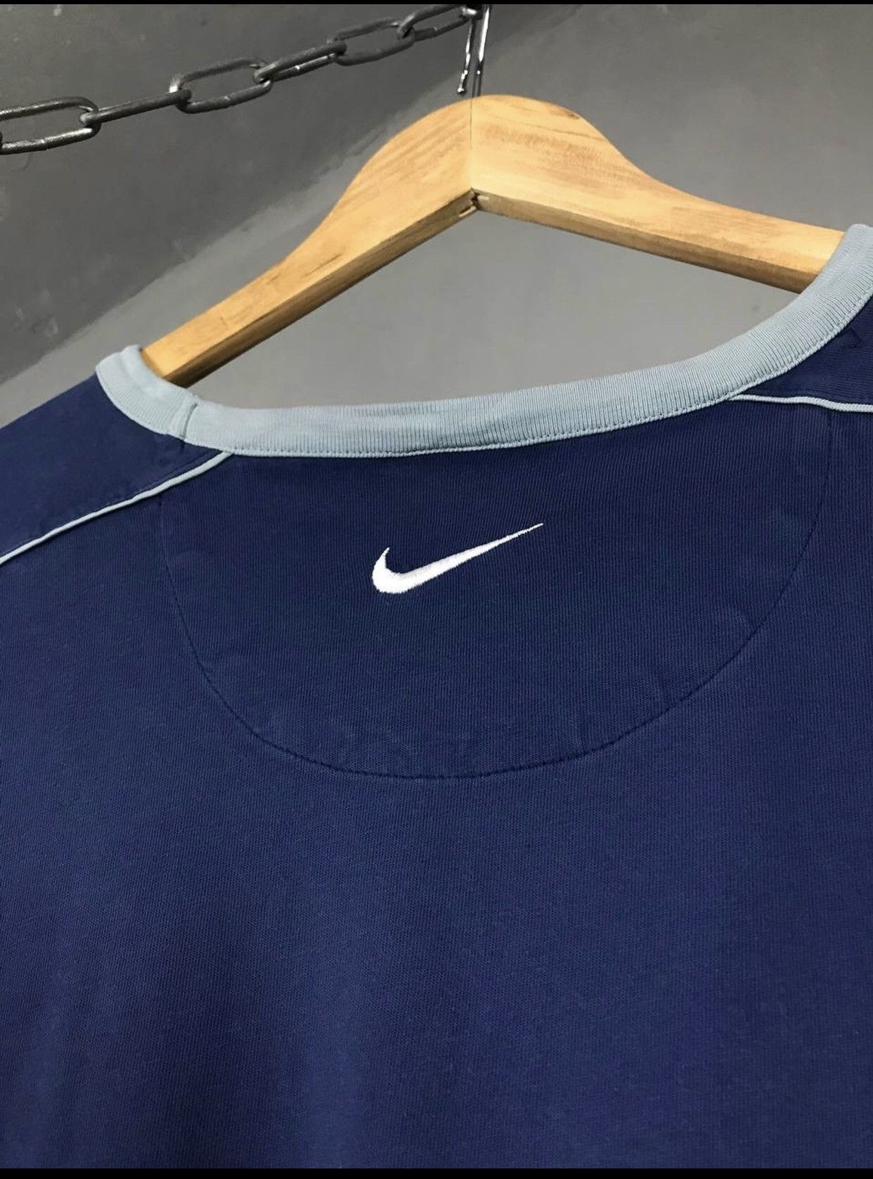 Nike Nike Air swoosh streetwear vintage center logo tee Size US XL / EU 56 / 4 - 8 Thumbnail