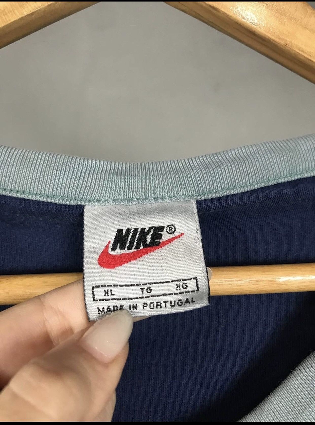 Nike Nike Air swoosh streetwear vintage center logo tee Size US XL / EU 56 / 4 - 4 Thumbnail