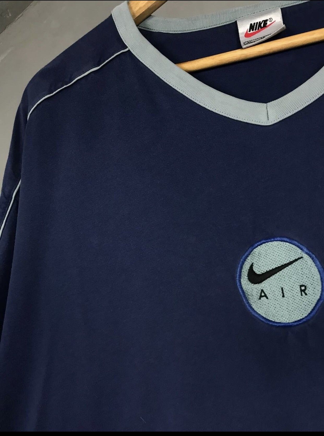 Nike Nike Air swoosh streetwear vintage center logo tee Size US XL / EU 56 / 4 - 9 Thumbnail