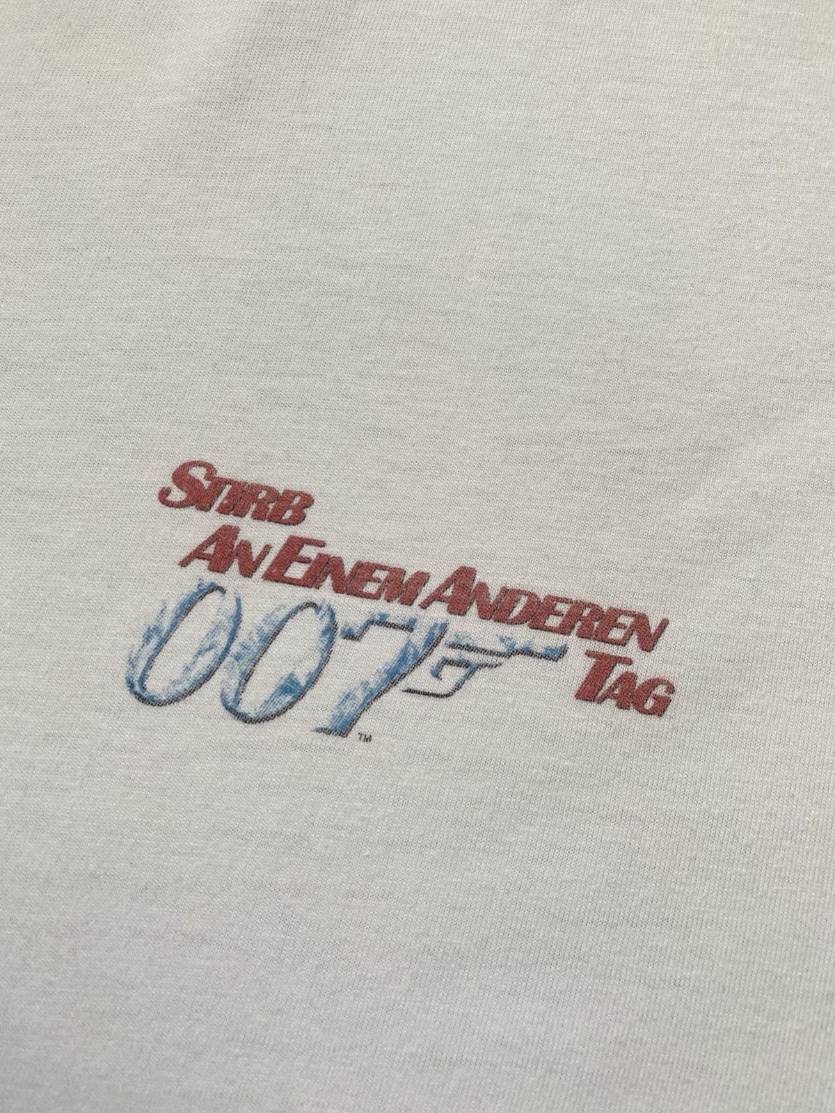 Vintage Vintage 007 Die Another Day Movie Promo T Shirt Goodfellas Size US XL / EU 56 / 4 - 5 Thumbnail