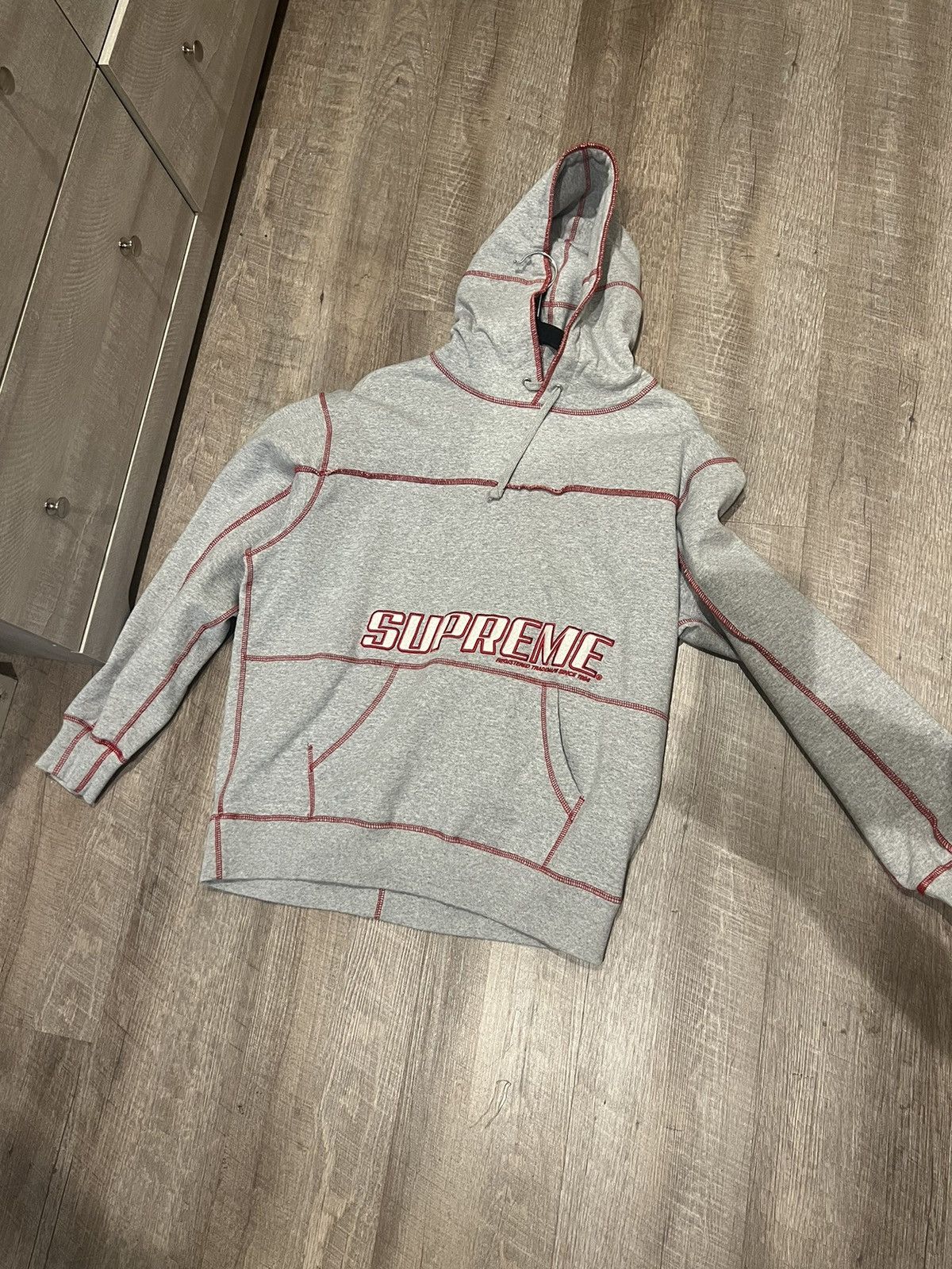 新着商品 Supreme® Coverstitch Sweatshirt Hooded パーカー - www