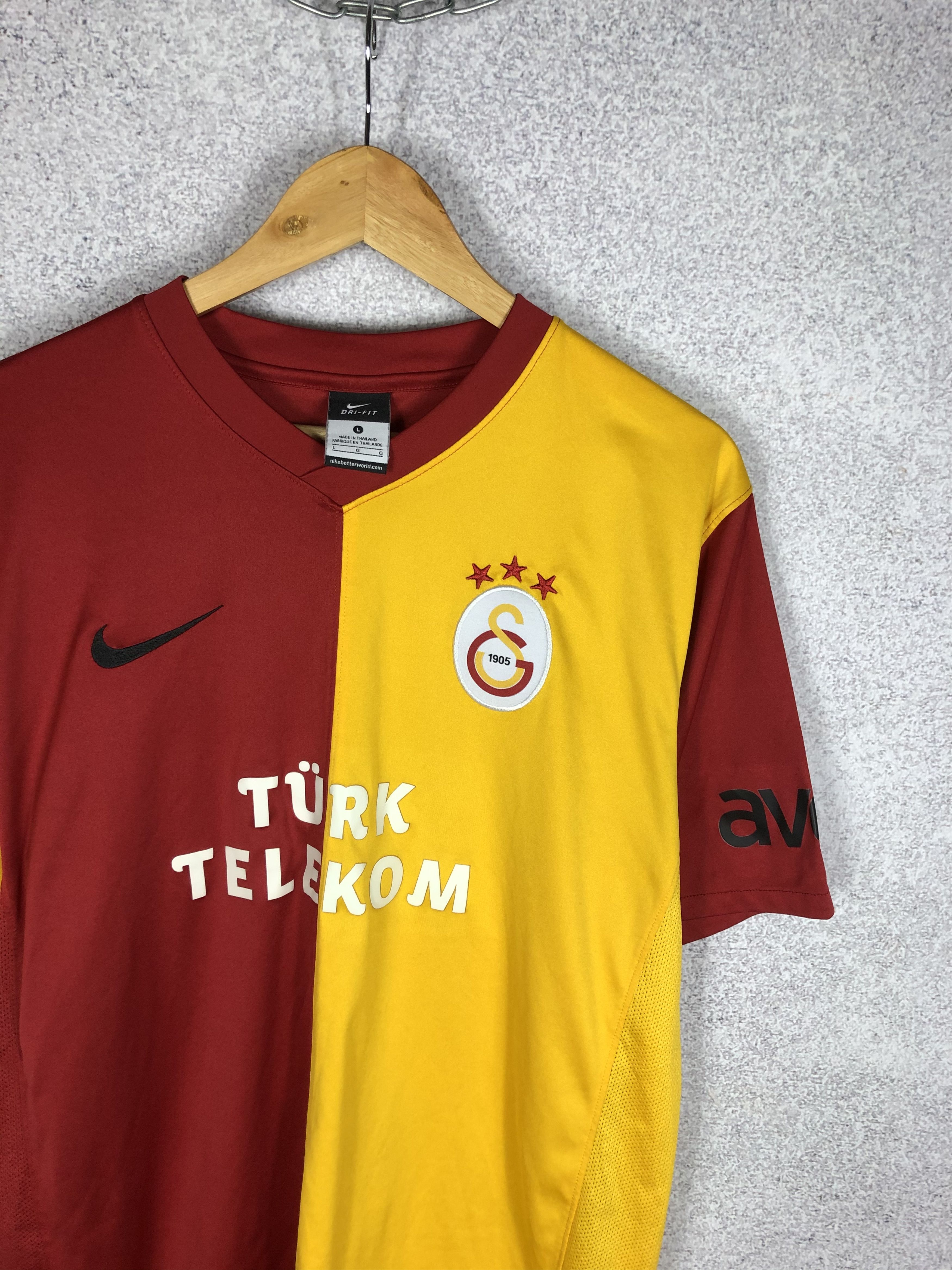 Nike × Vintage Galatasaray Vintage Nike Gokhan Soccer Jersey Football Shirt Size US M / EU 48-50 / 2 - 2 Thumbnail