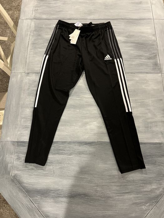 Adidas Adidas Regular Fit/Coupe Standard | Grailed