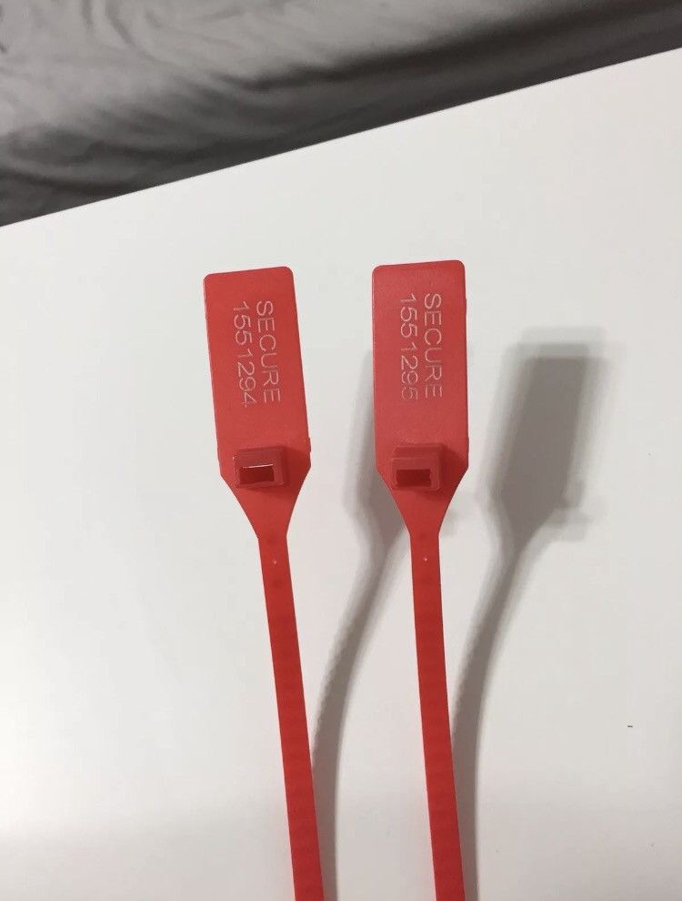 Off-White Zip Tie Size ONE SIZE - 2 Preview