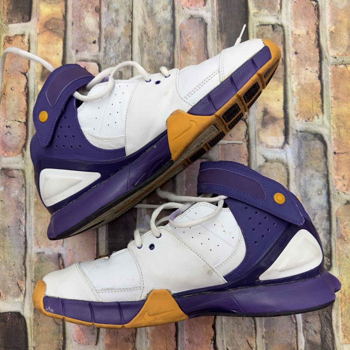 Nike × Vintage Air Double Figure “Lakers” 2005 Size US 11.5 / EU 44-45 - 2 Thumbnail
