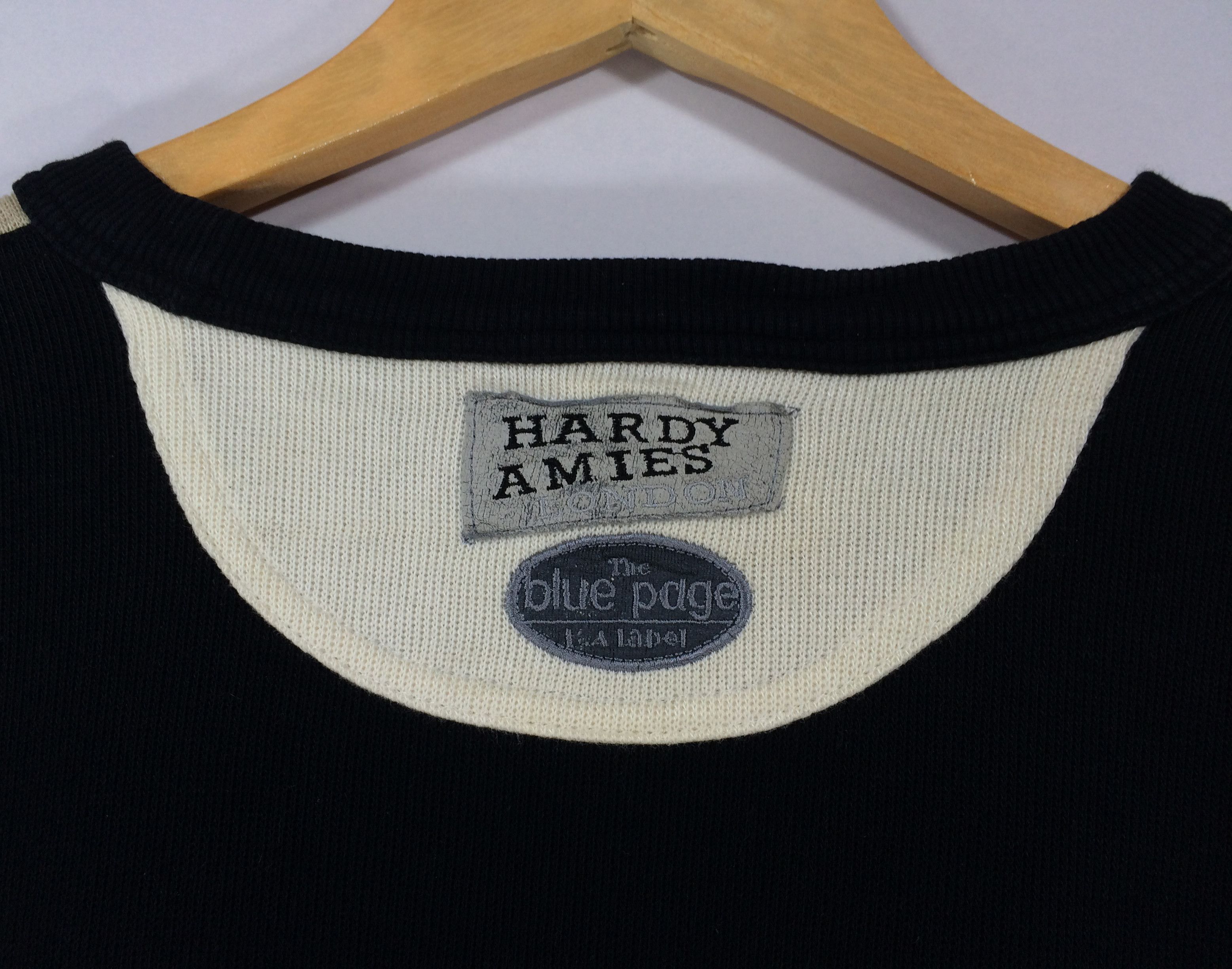 Hardy Amies Vintage Hardy Amies Bulltles Designer Streetwear Sweatshirt Size US L / EU 52-54 / 3 - 4 Thumbnail