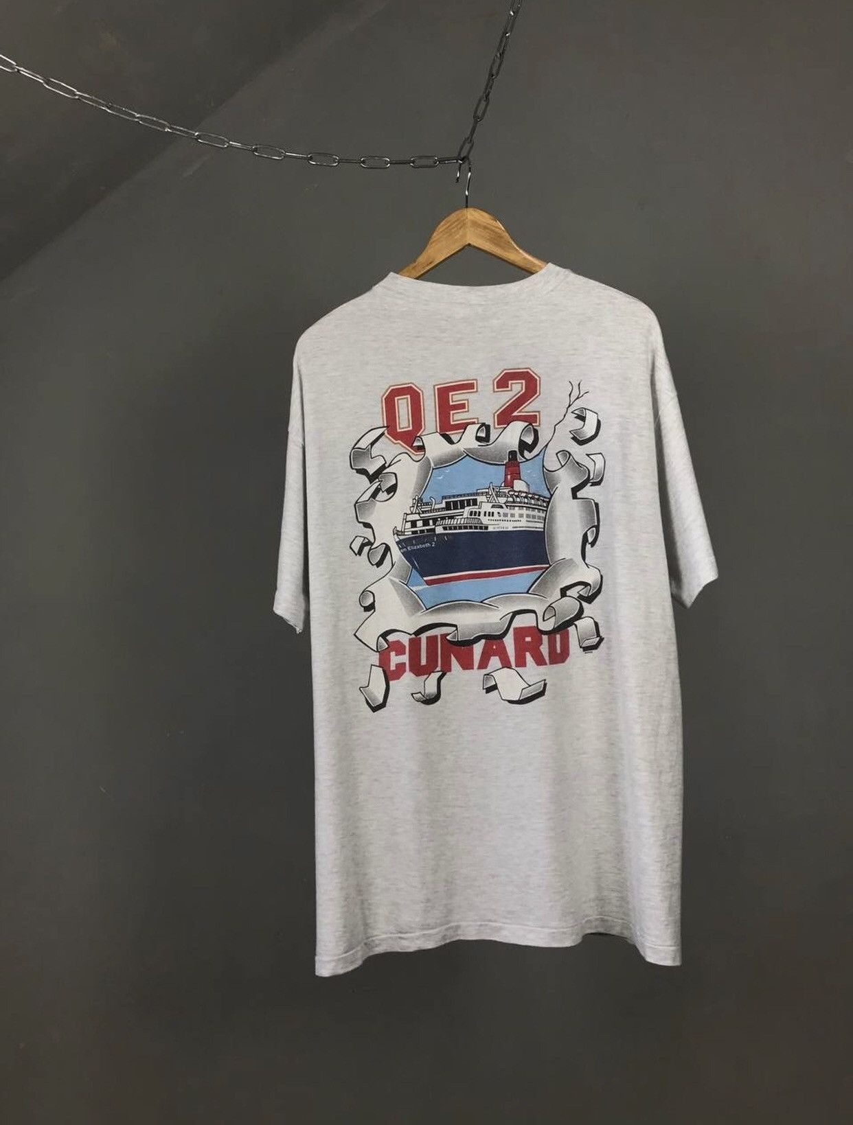 Vintage Queen Elizabeth 2 1995 vintage movie made in USA tee Size US XL / EU 56 / 4 - 5 Thumbnail