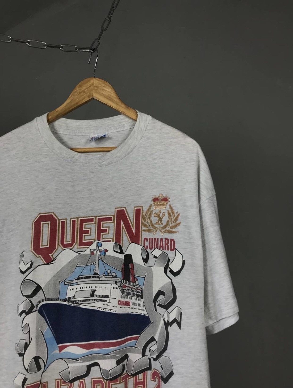 Vintage Queen Elizabeth 2 1995 vintage movie made in USA tee Size US XL / EU 56 / 4 - 2 Thumbnail