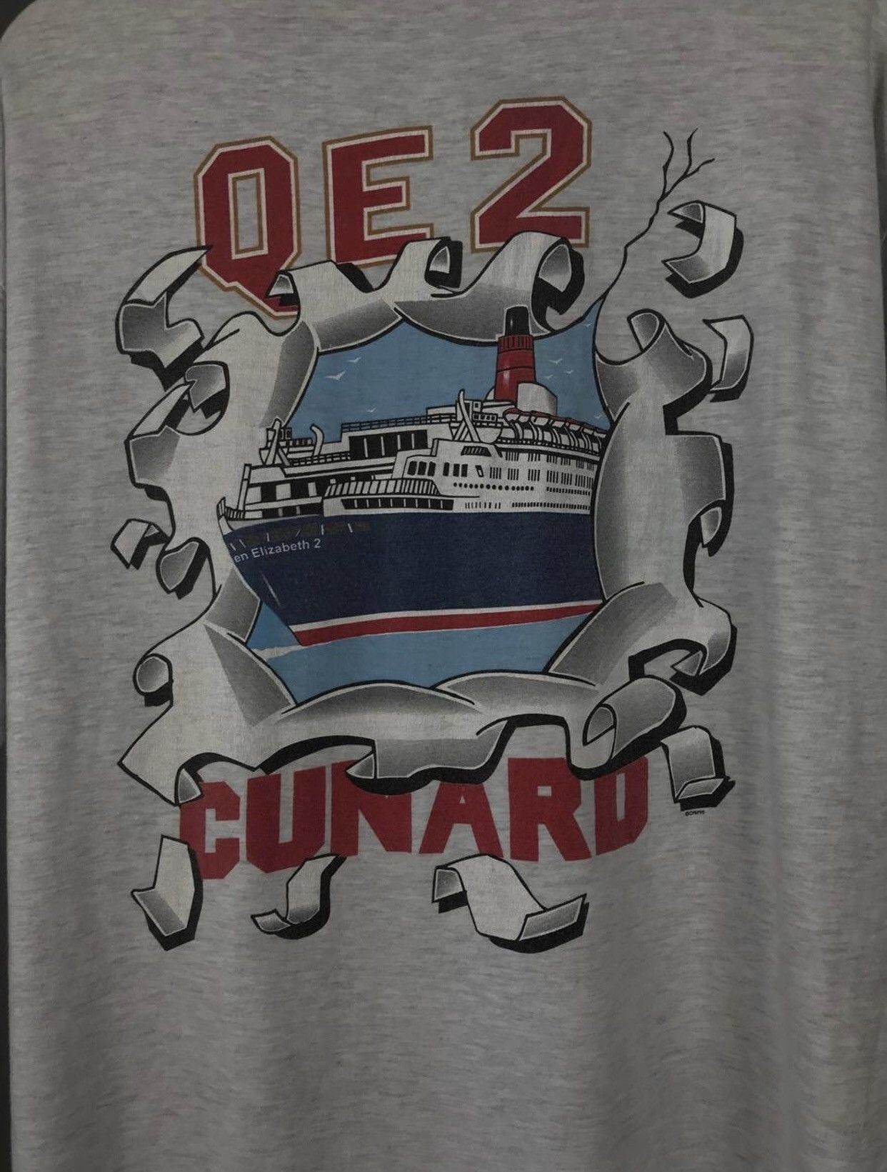 Vintage Queen Elizabeth 2 1995 vintage movie made in USA tee Size US XL / EU 56 / 4 - 7 Thumbnail