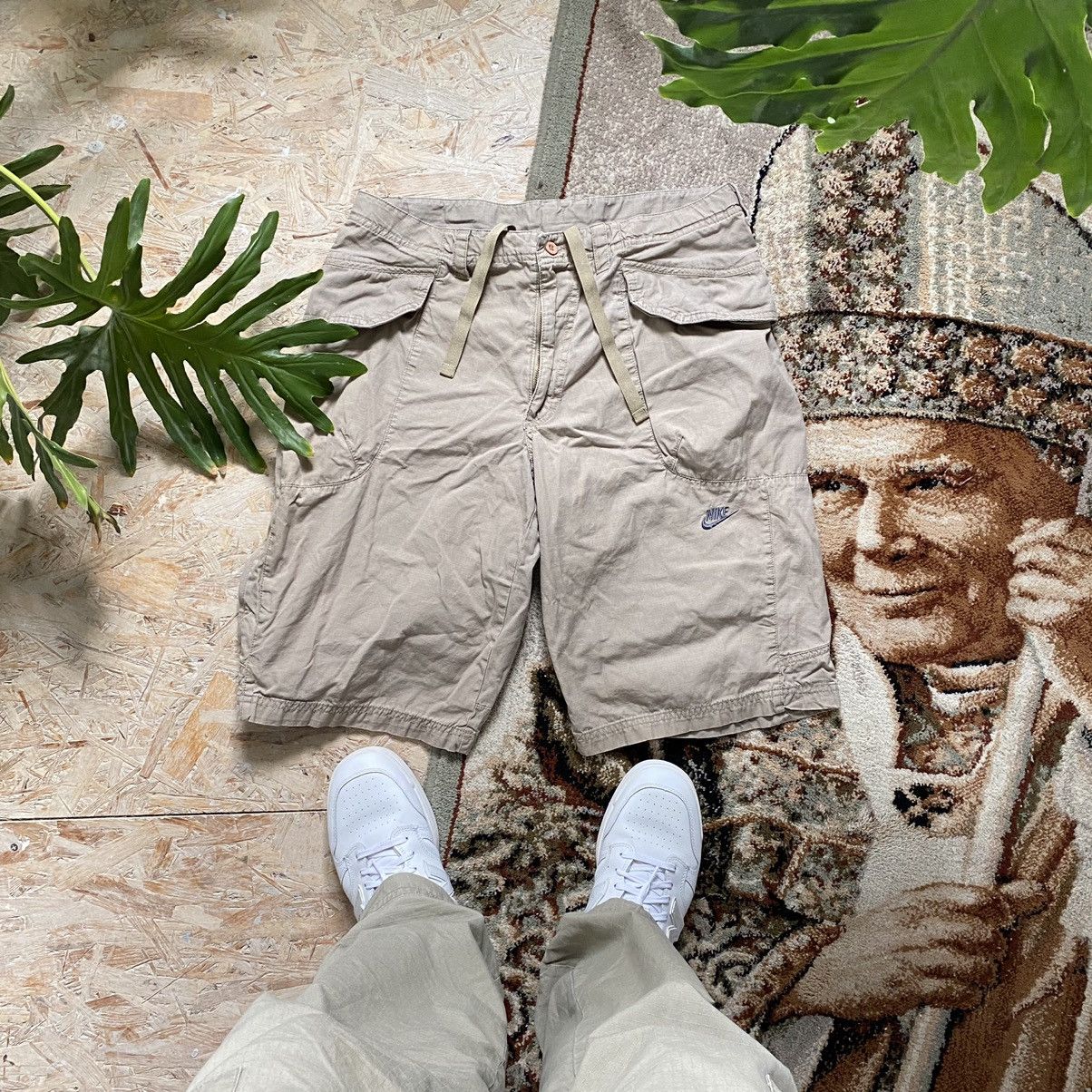 VINTAGE Y2K NIKE CARGO SHORTS