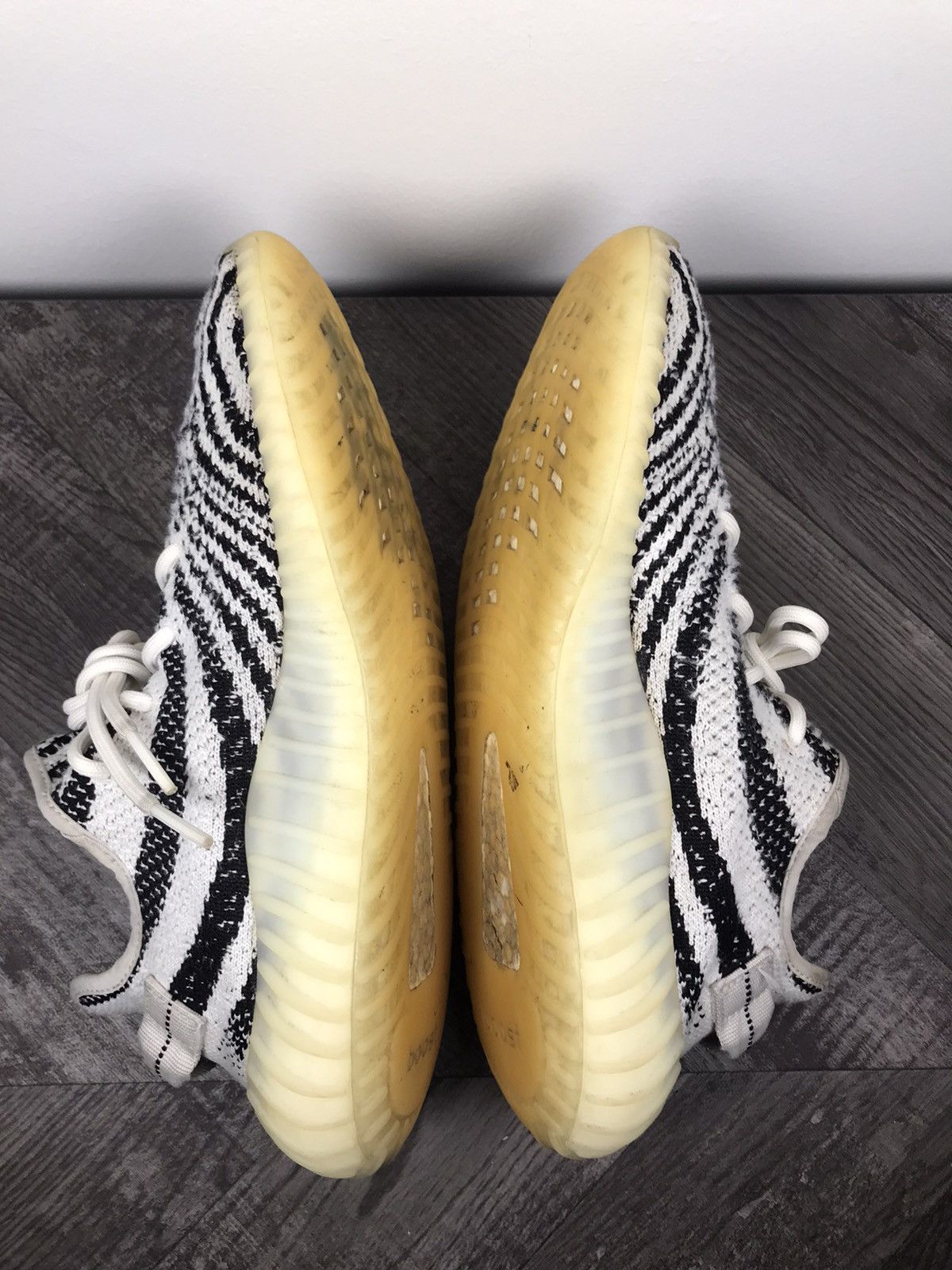 Adidas × Kanye West Adidas Yeezy Boost 350 V2 Zebra Size US 9 / EU 42 - 5 Thumbnail