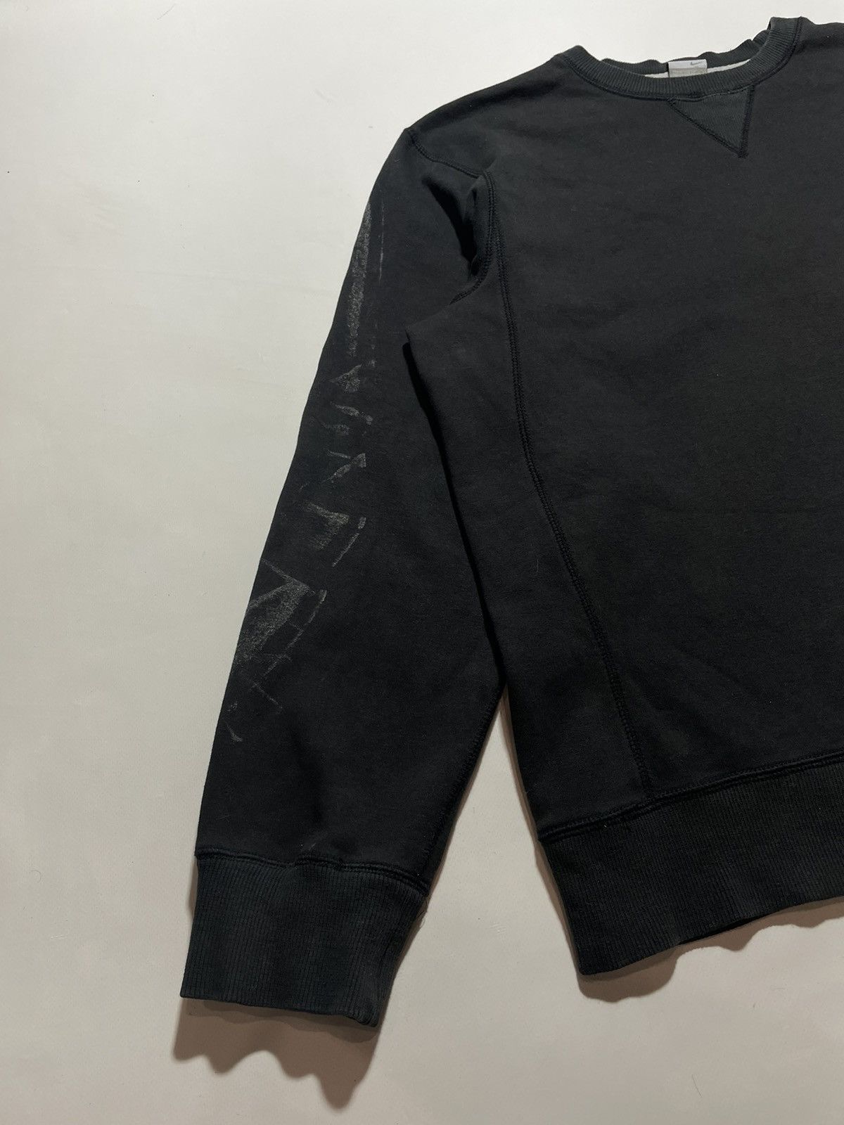 Vintage Vintage Nike Mini Logo Sweatshirt Size US L / EU 52-54 / 3 - 4 Thumbnail