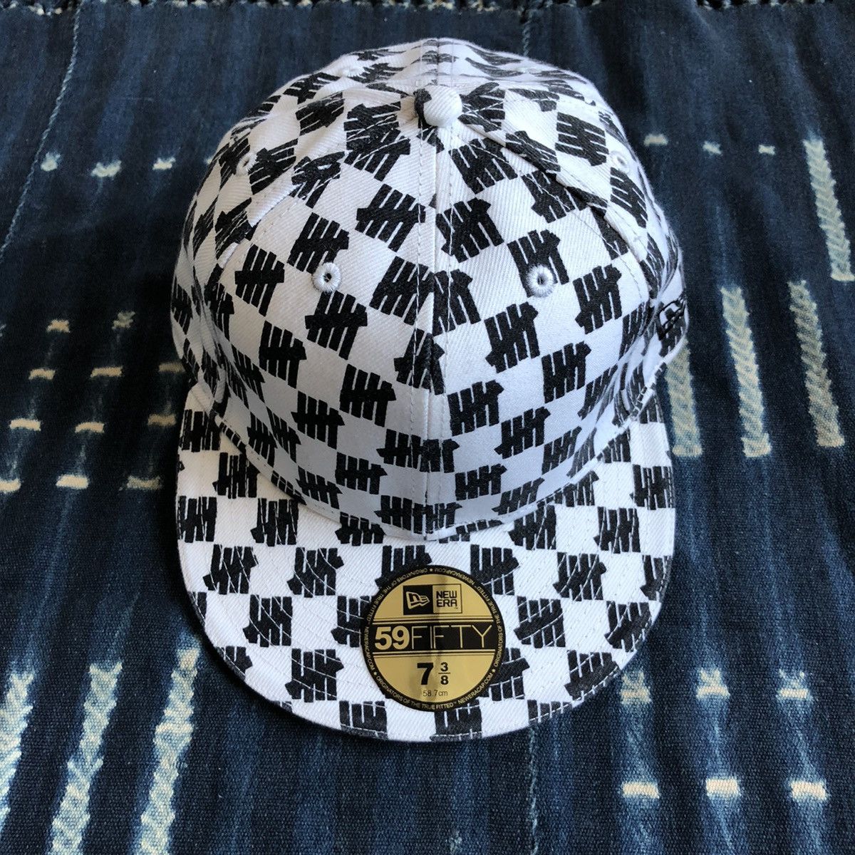 New Era × Undefeated Undefeated Monogram New Era Cap 3/8 7 Size ONE SIZE - 1 Thumbnail