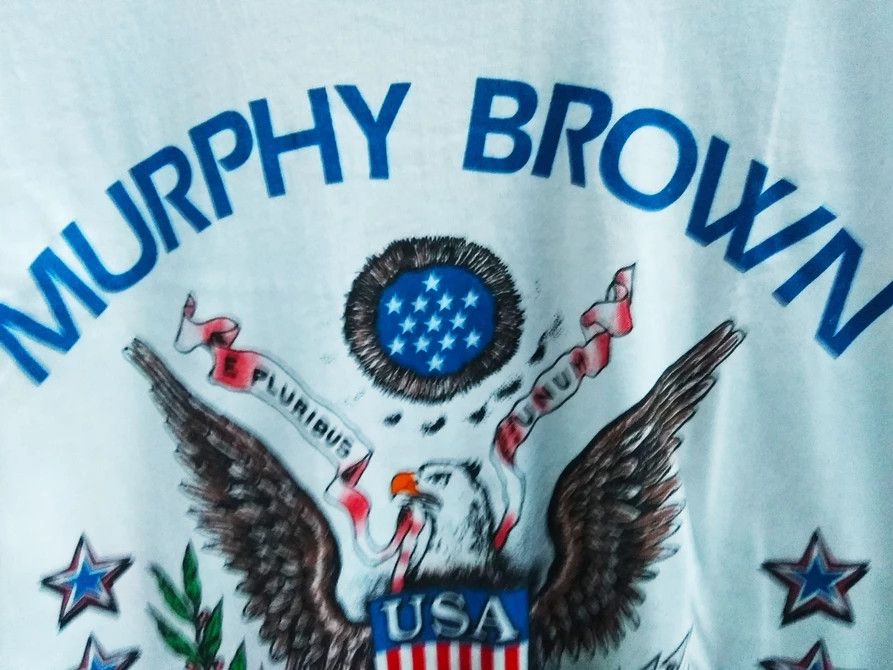Vintage Vintage 90s movie televisyen Murphy Brown tshirt Size US L / EU 52-54 / 3 - 6 Thumbnail