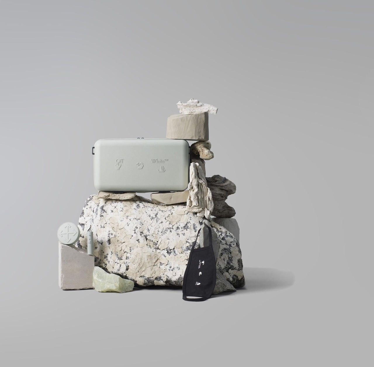 Off-White Off-White x Amorepacific Protection Kit Limited Edition Size ONE SIZE - 1 Thumbnail