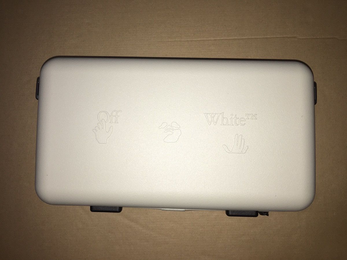 Off-White Off-White x Amorepacific Protection Kit Limited Edition Size ONE SIZE - 10 Thumbnail