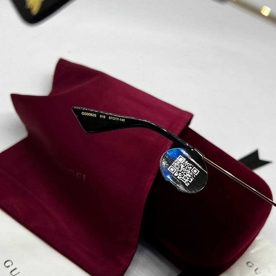 Gucci NEW Gucci GG0062S Photochromic Aviator Sunglasses