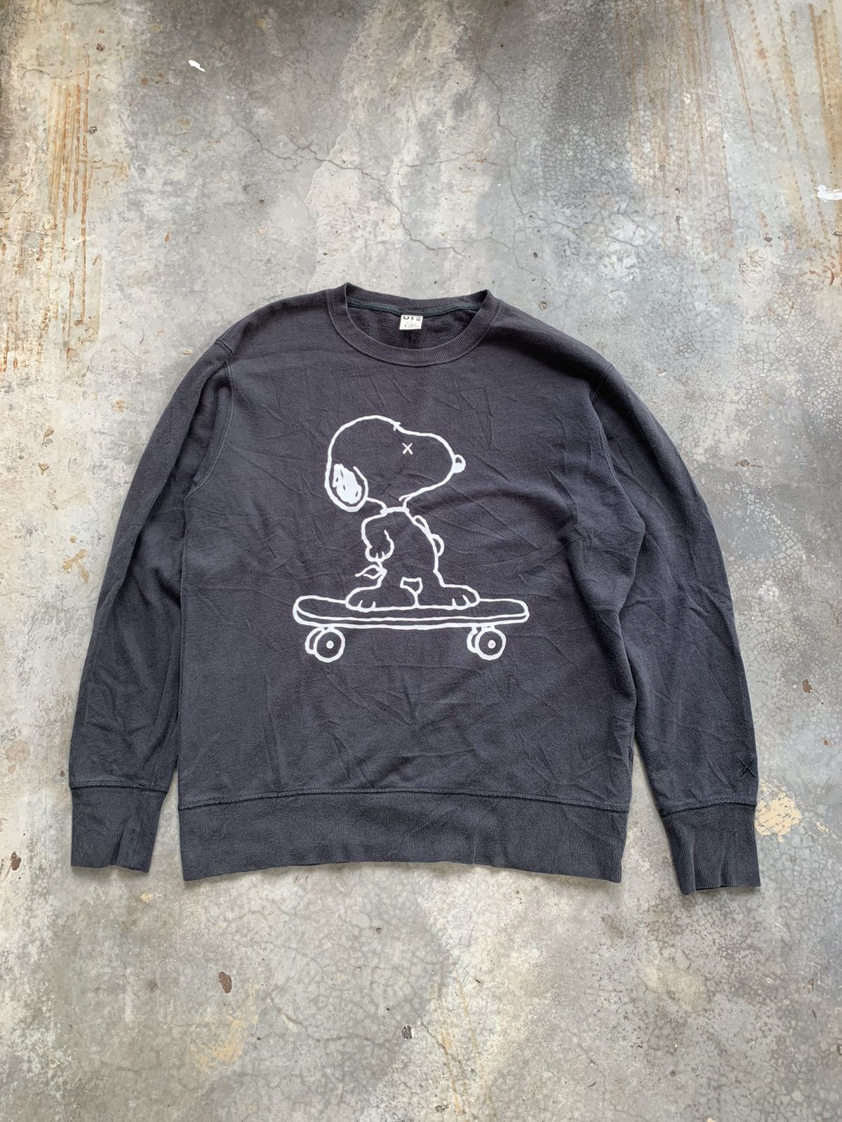 Kaws Vintage Sun Faded Kaws Uniqlo Sweatshirt Size US L / EU 52-54 / 3 - 1 Thumbnail