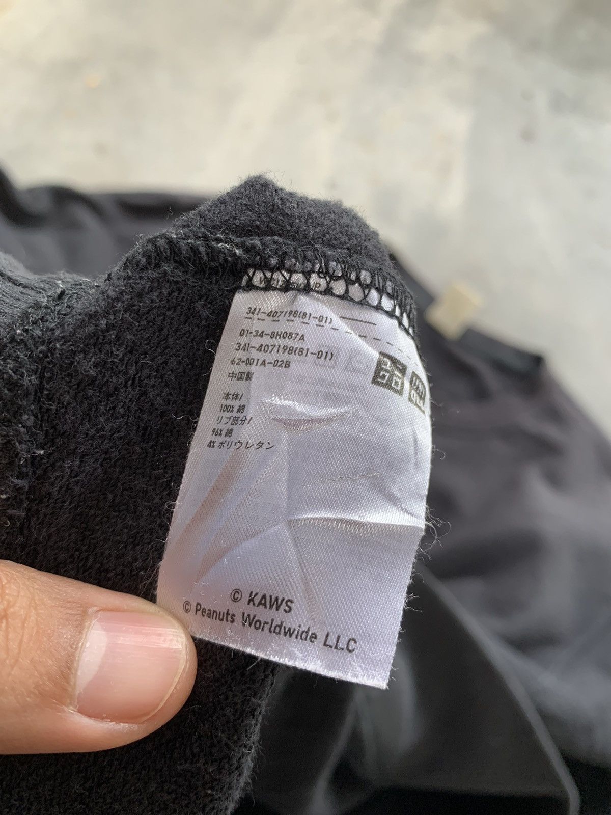 Kaws Vintage Sun Faded Kaws Uniqlo Sweatshirt Size US L / EU 52-54 / 3 - 6 Thumbnail