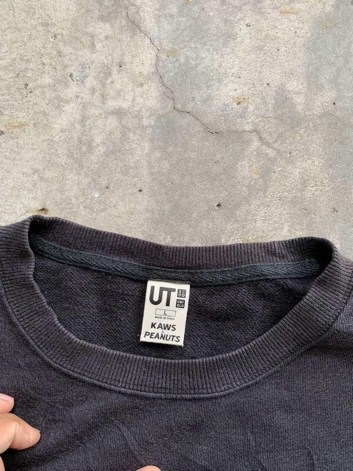 Kaws Vintage Sun Faded Kaws Uniqlo Sweatshirt Size US L / EU 52-54 / 3 - 4 Thumbnail