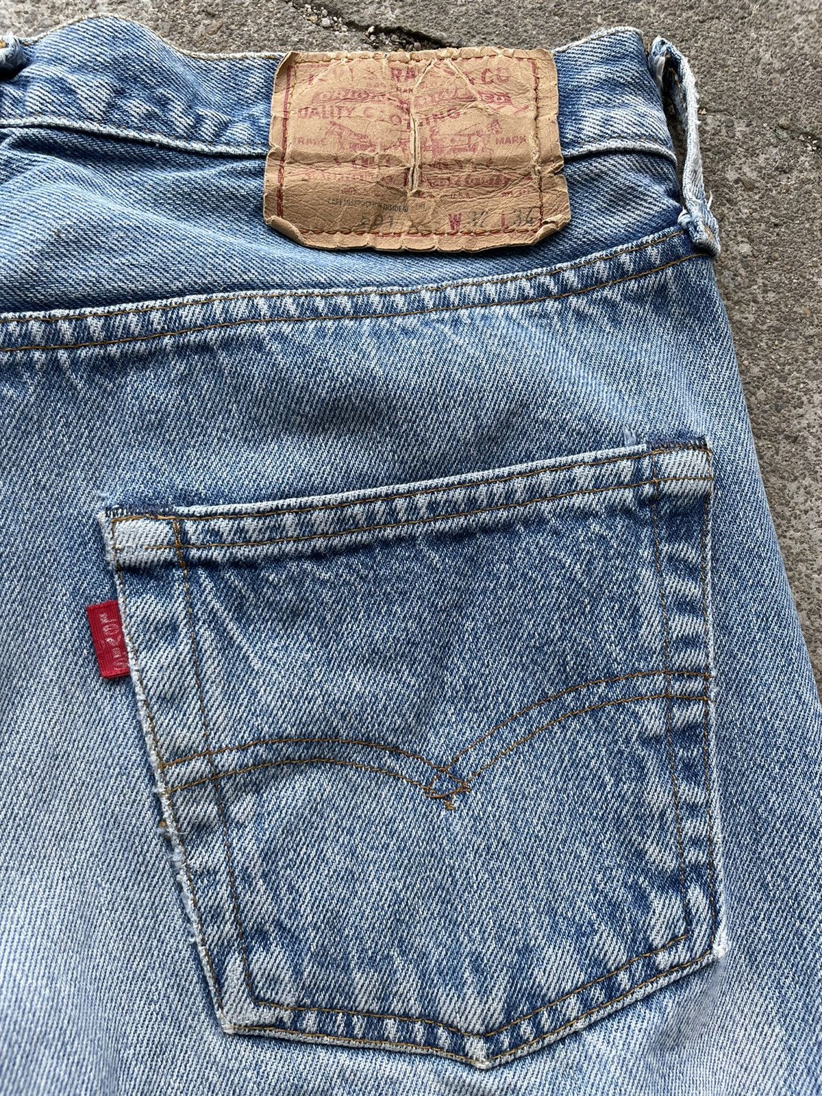 Levi's Vintage 80s Levi’s 501 distress jeans top button #558 Size US 29 - 7 Thumbnail