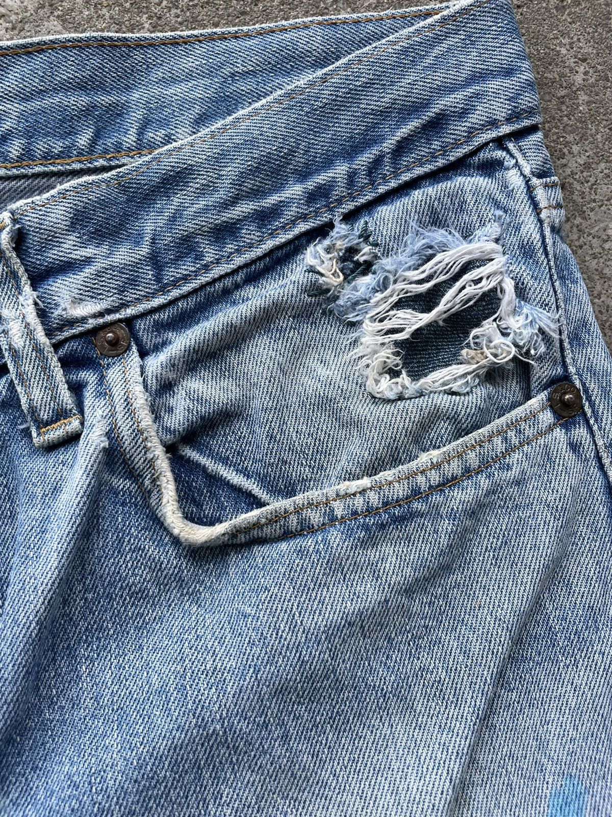 Levi's Vintage 80s Levi’s 505 distress top button 6 Size US 34 / EU 50 - 6 Thumbnail
