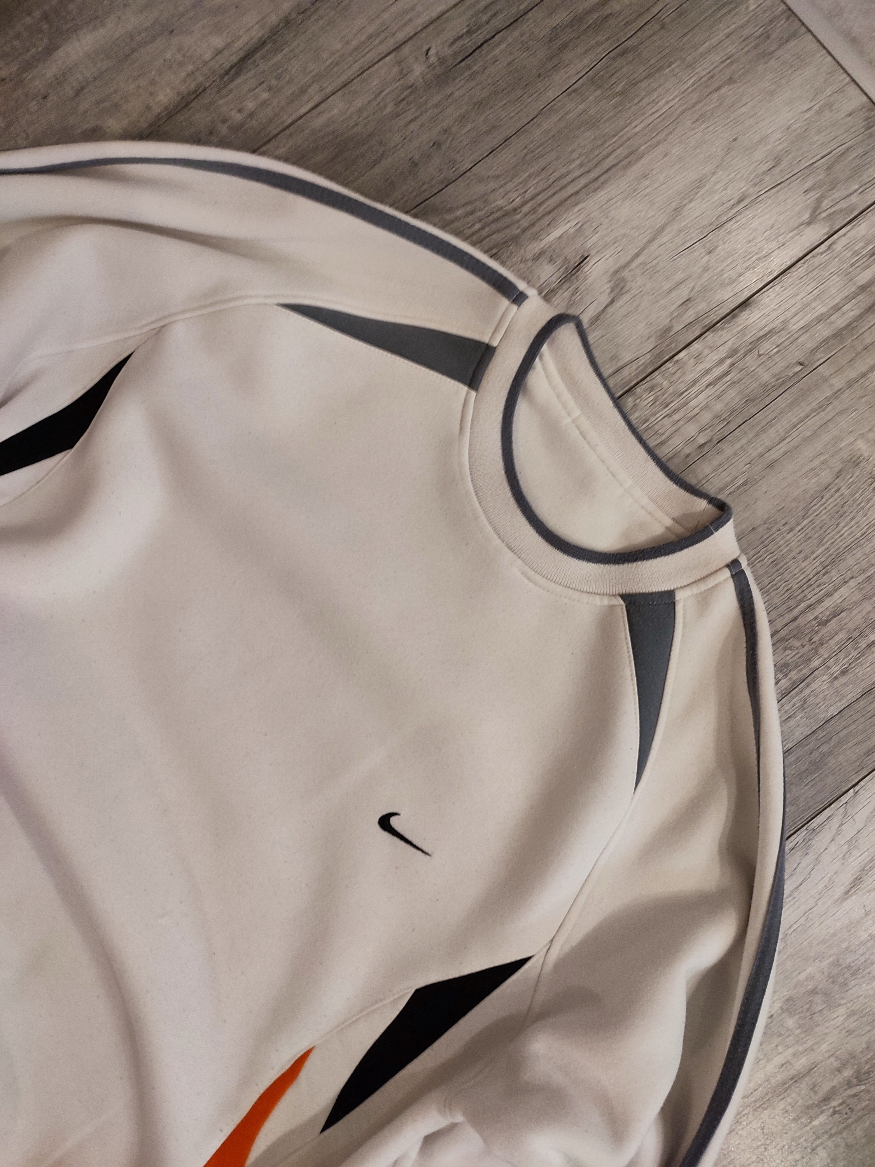 Nike vintage y2k nike small swoosh sweatshirt Size US XL / EU 56 / 4 - 5 Thumbnail