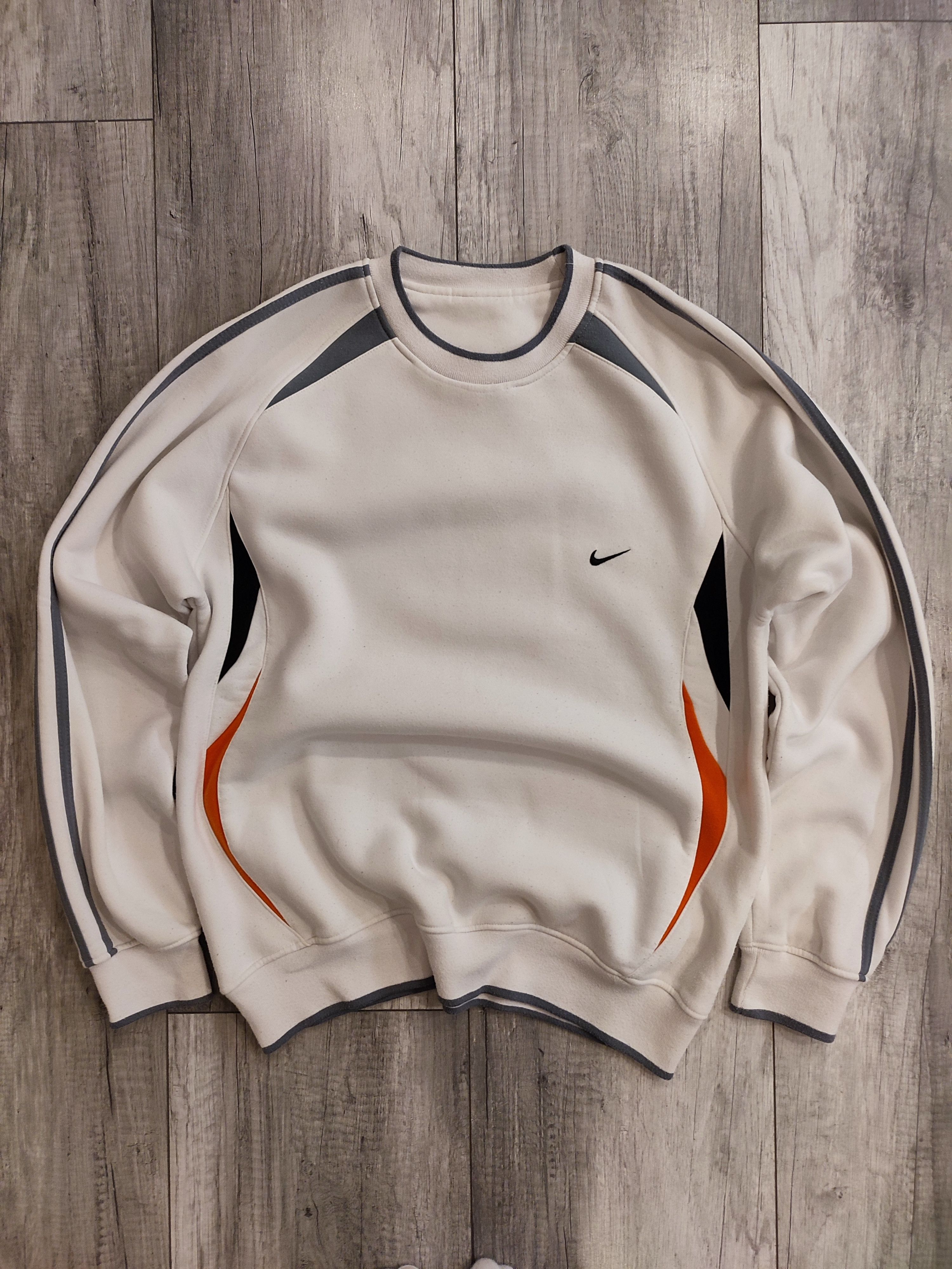 Nike vintage y2k nike small swoosh sweatshirt Size US XL / EU 56 / 4 - 1 Thumbnail