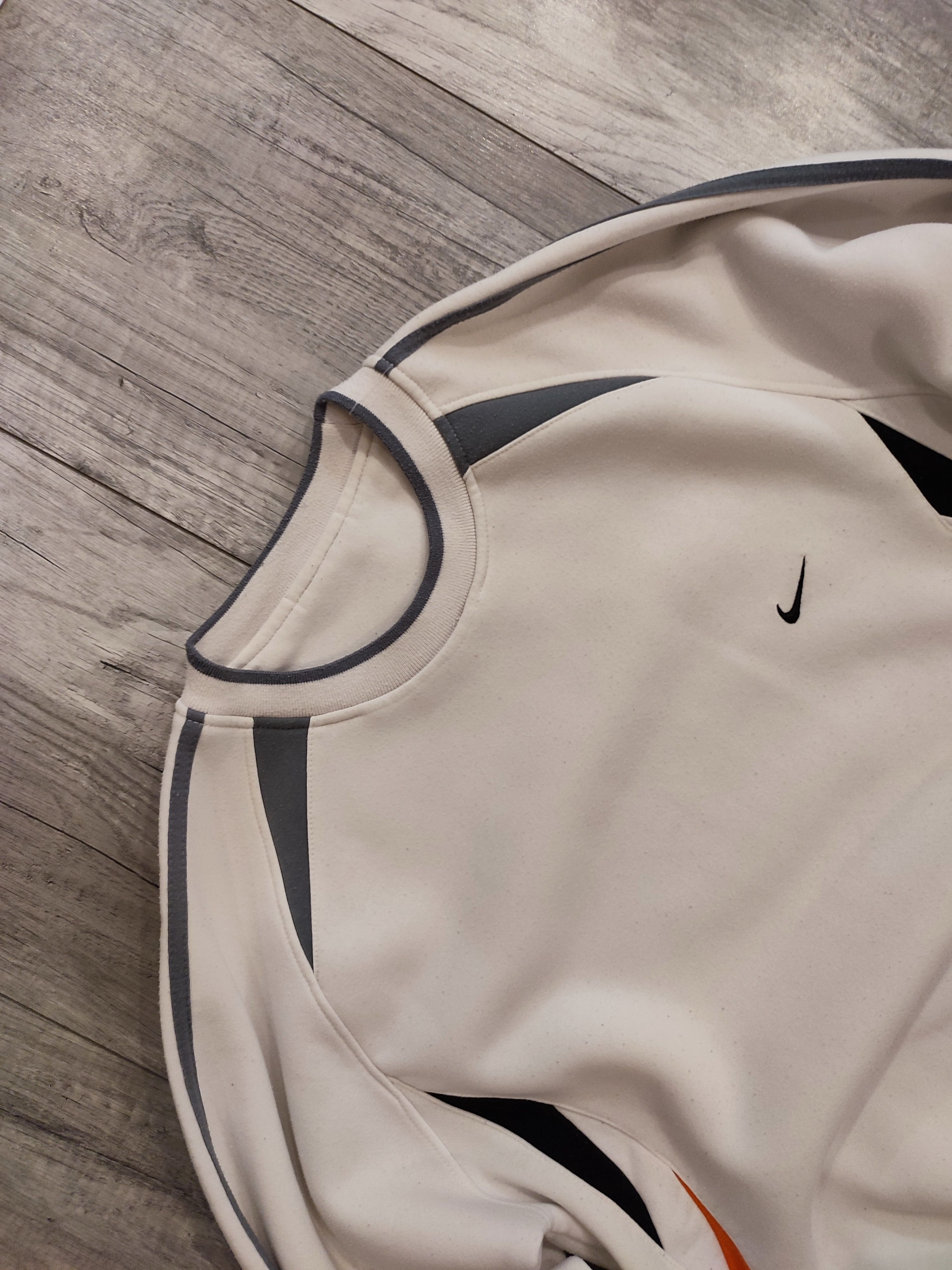 Nike vintage y2k nike small swoosh sweatshirt Size US XL / EU 56 / 4 - 2 Thumbnail