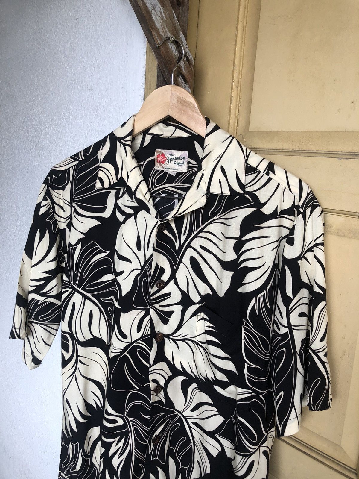 Vintage Vintage The Hawaiian Rayon Button Up Shirts Size US S / EU 44-46 / 1 - 13 Thumbnail