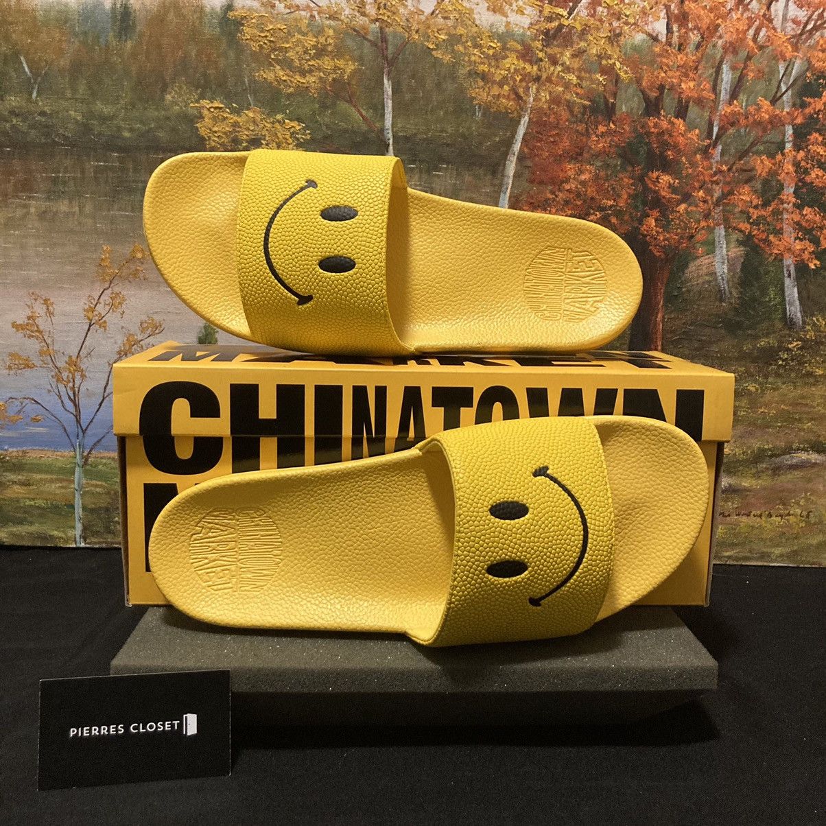 Market CTM SMILEY YELLOW BBALL SLIDE Size US 13 / EU 46 - 1 Thumbnail