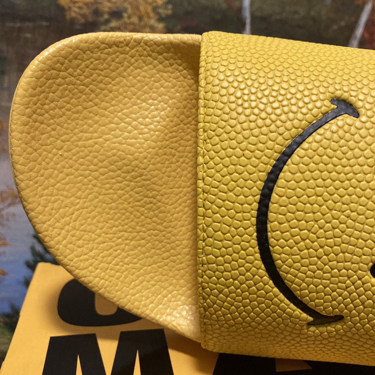 Market CTM SMILEY YELLOW BBALL SLIDE Size US 13 / EU 46 - 7 Thumbnail