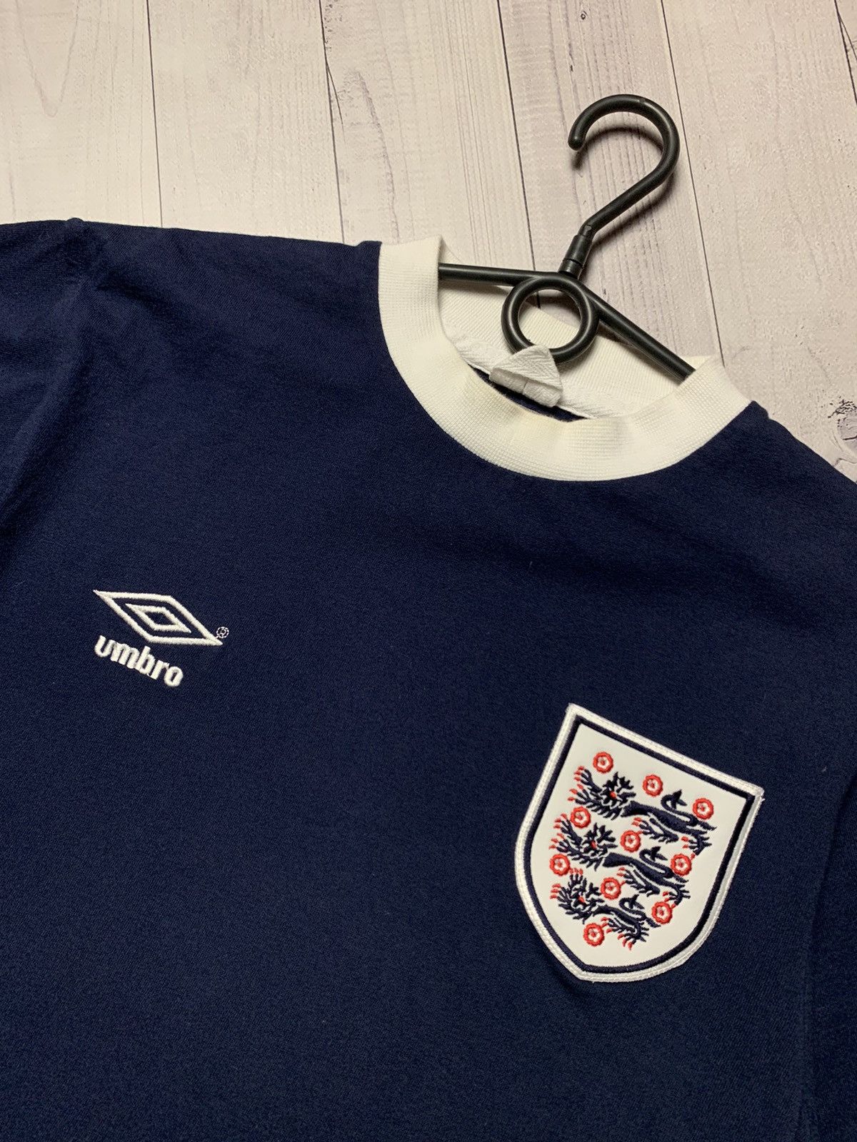 Umbro × Vintage Vintage Umbro England soccer jersey logo size M Size US M / EU 48-50 / 2 - 3 Thumbnail